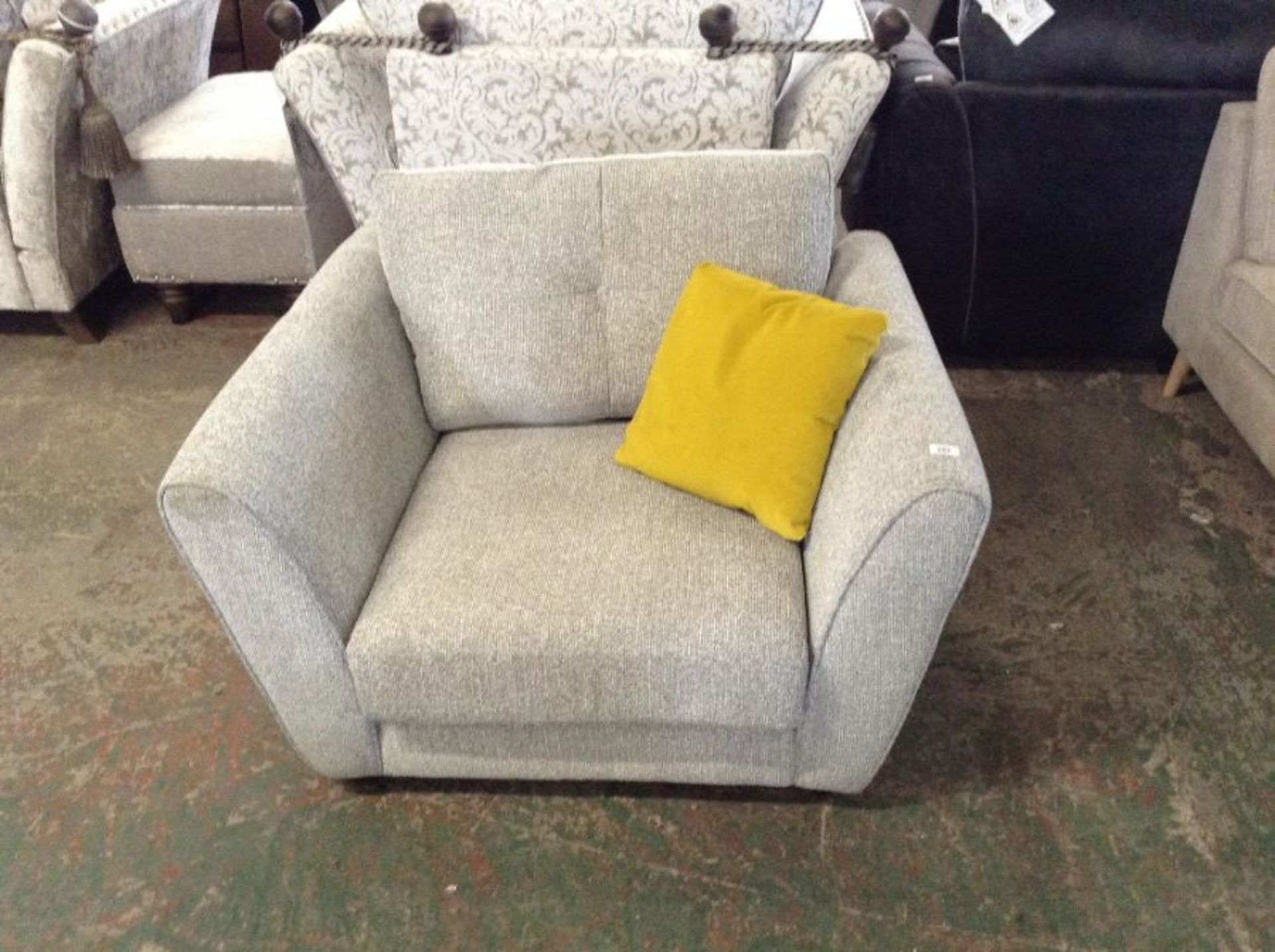 GREY FABRIC CHAIR (MISSING CORRECT FEET) (HH40-731