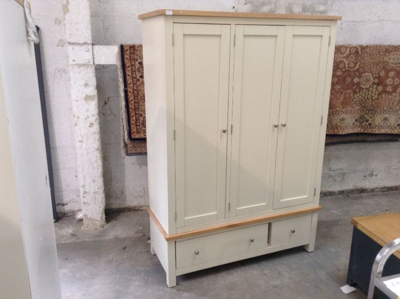 Modern & Antique Furniture Auction inc Top High Street Brands