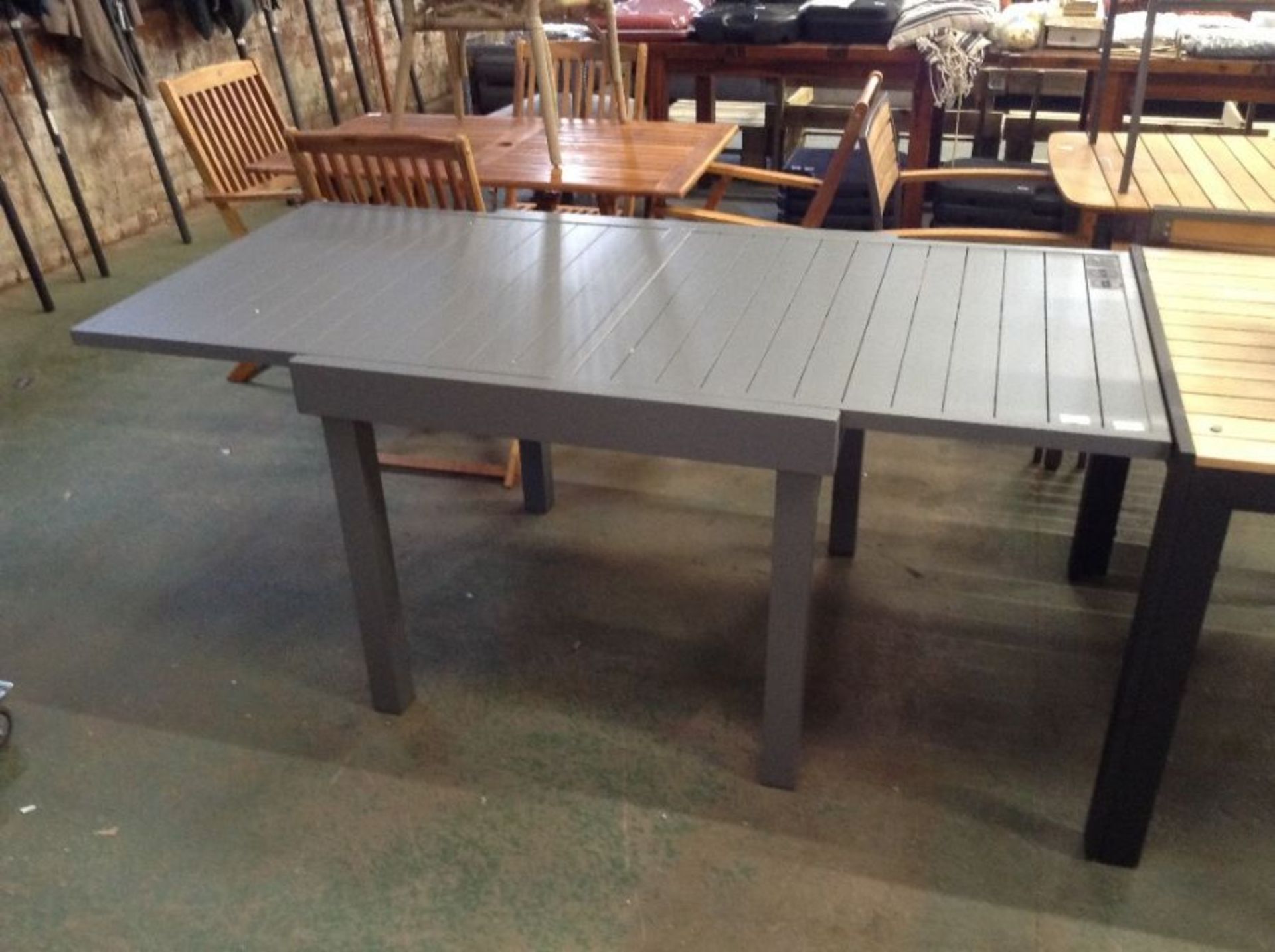 Dakota Fields ,Loki Extendable Aluminium Dining Table RRP -£189.99 (23077/9 -PERU1038) (SCRATCHED)