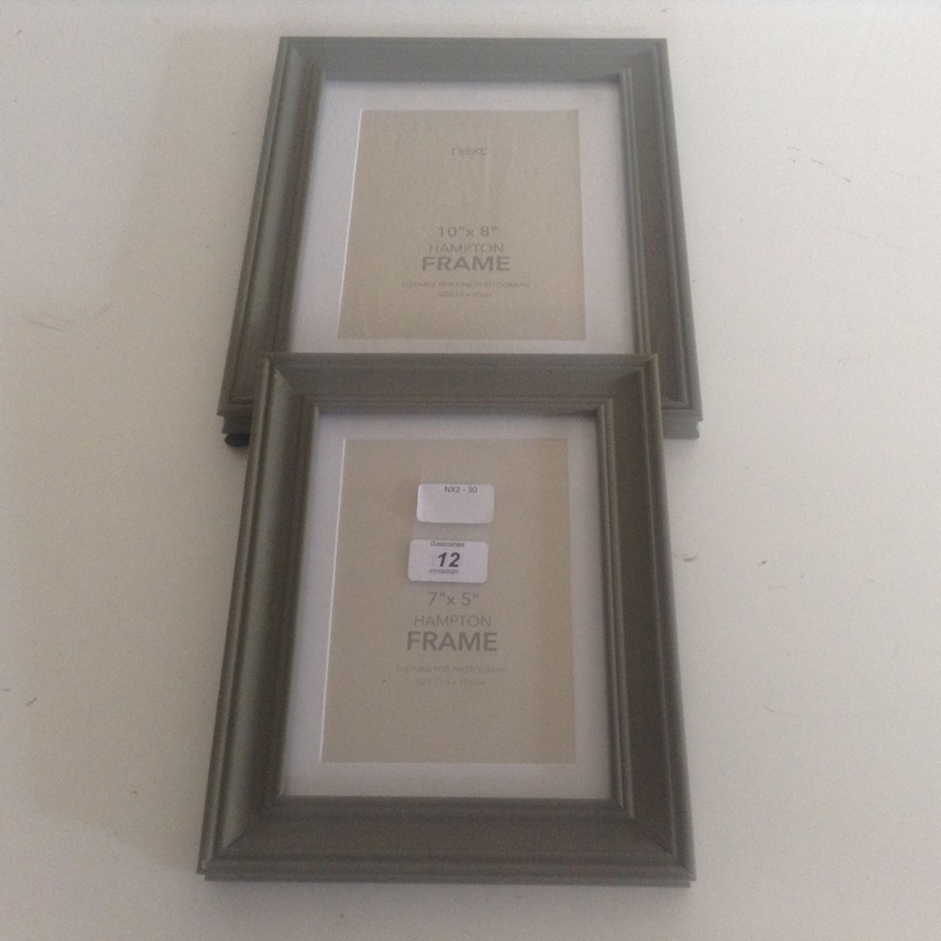 PAIR OF GREEN WOODEN FRAMES ( 10" X 8" / 7" X 5" ) (NX2 - 30) - 7D - Image 3 of 3