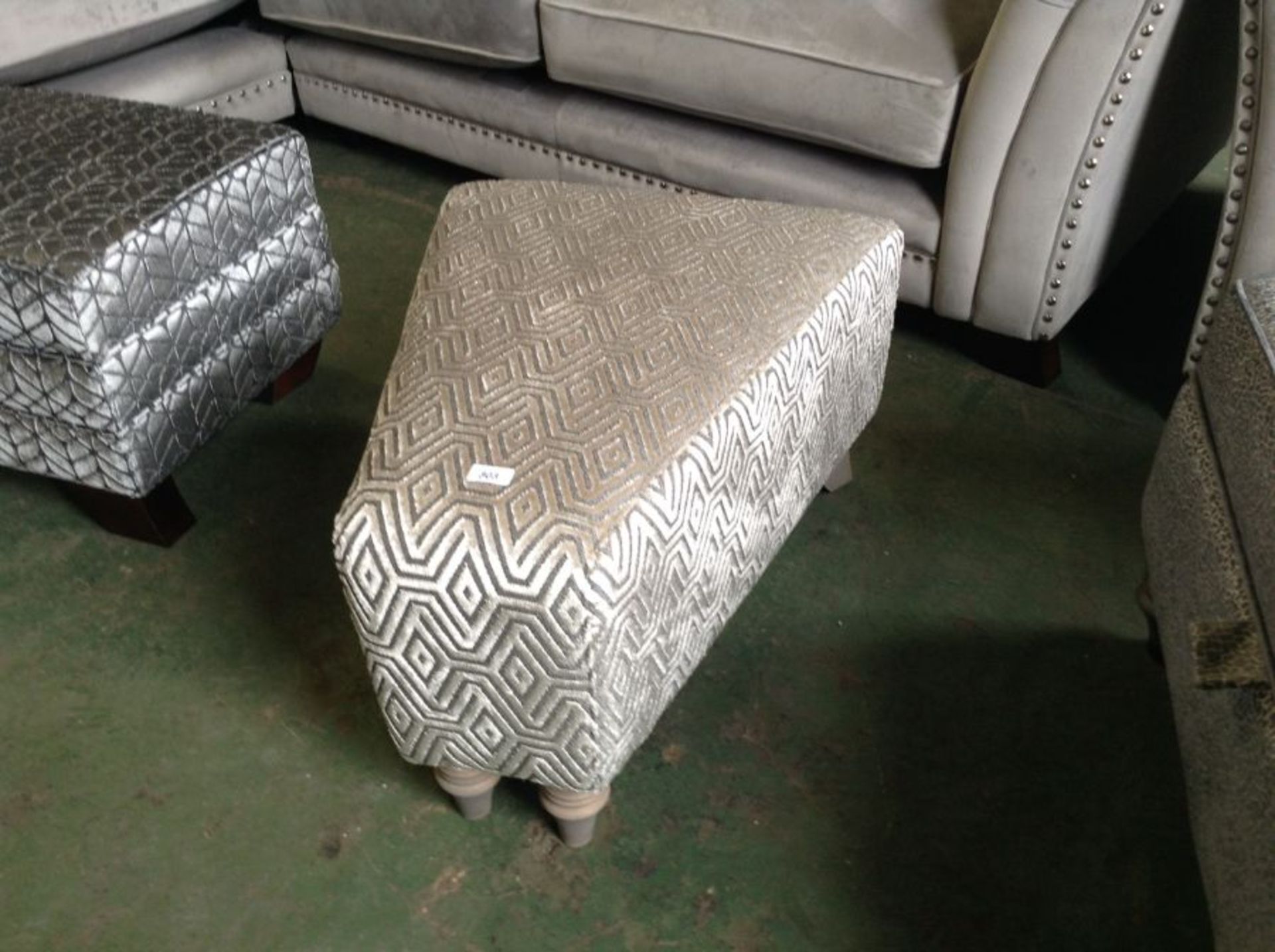 SILVER PATTERNED FOOTSTOOL (HH40-673122-56