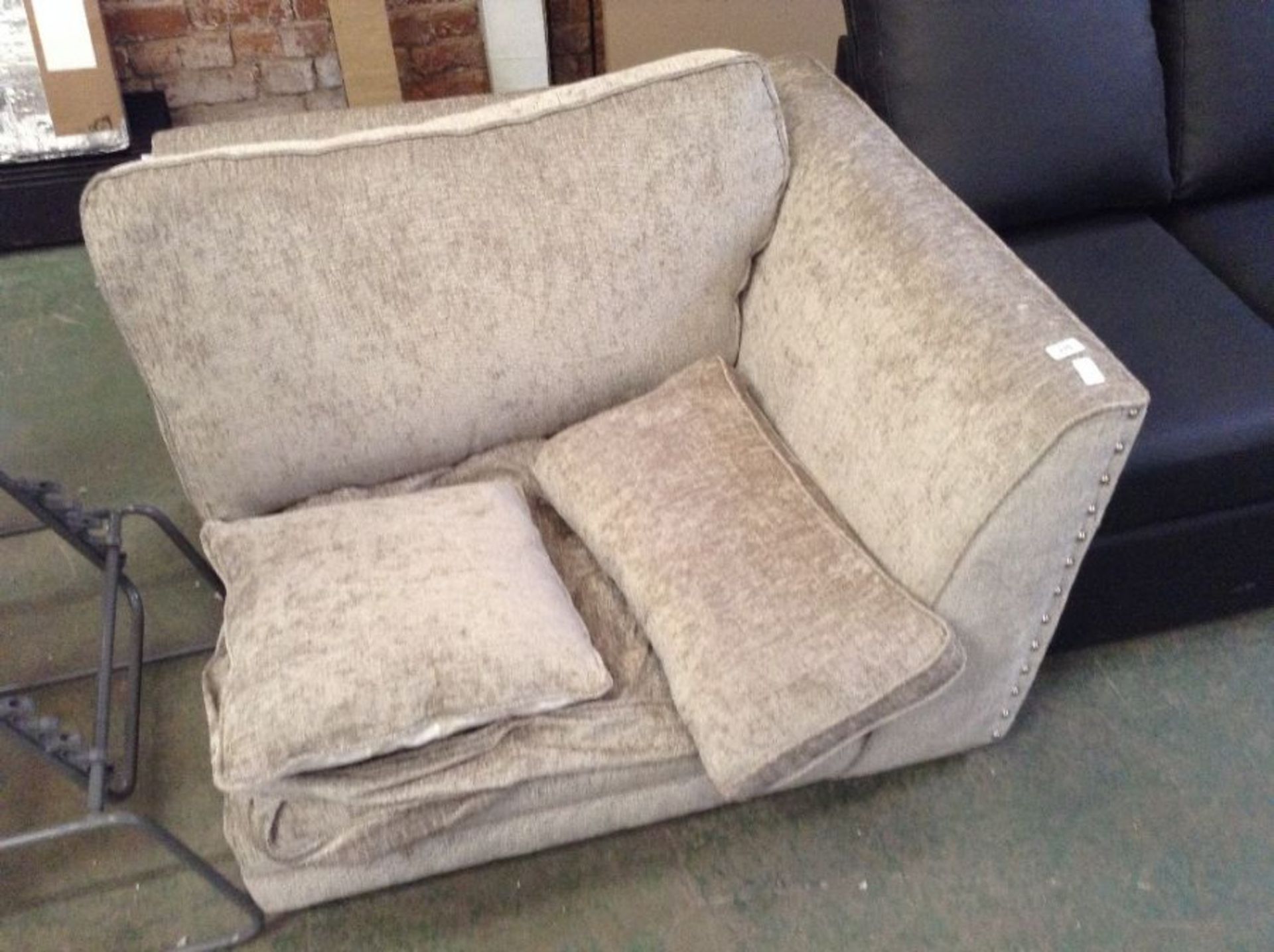 BEIGE PART SOFA (MISSING CUSHION INNERS) HH38-7150