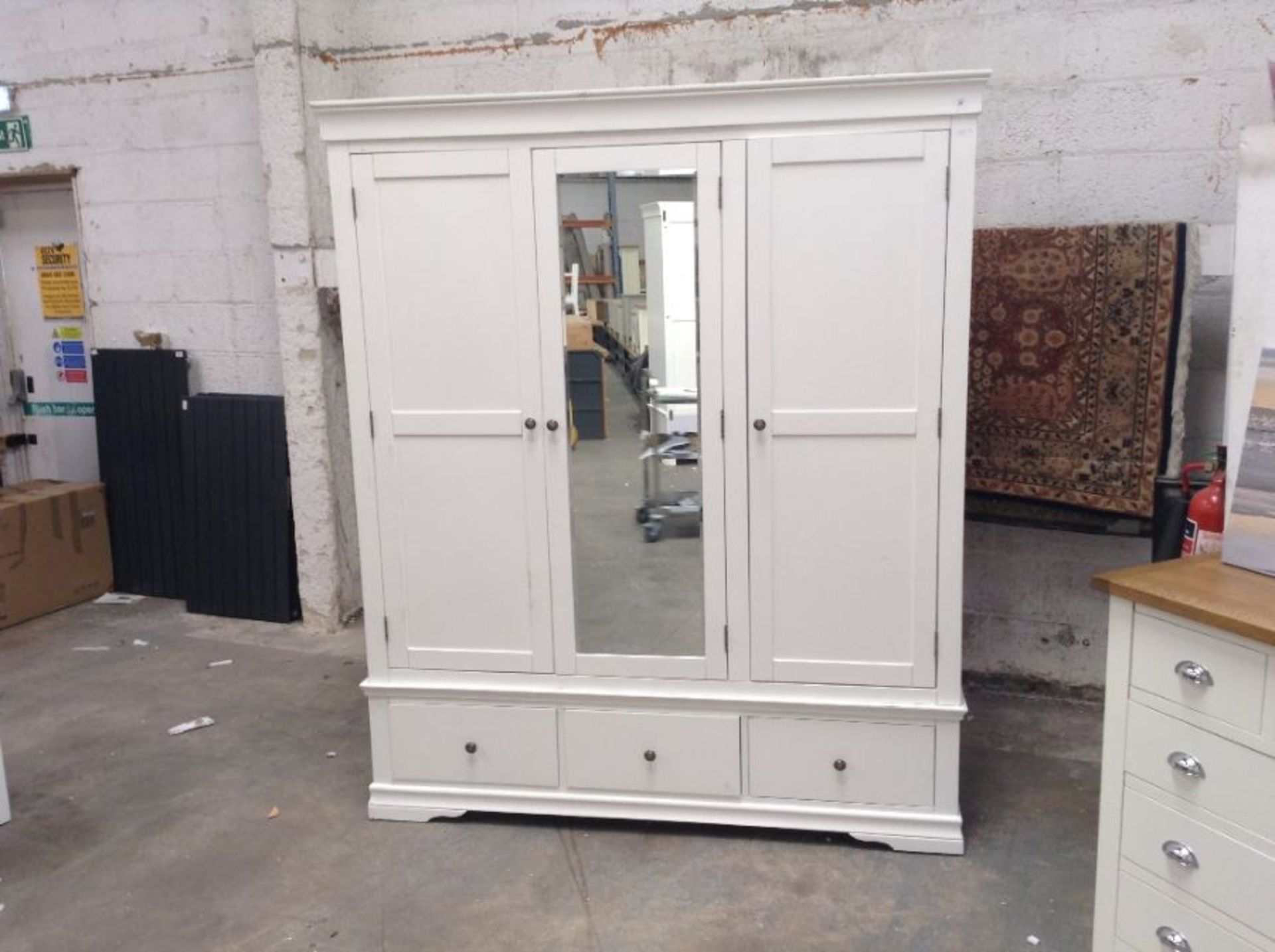 Florence White Painted Triple Wardrobe(B/50 -SW-TWR-W)(DAMAGE)