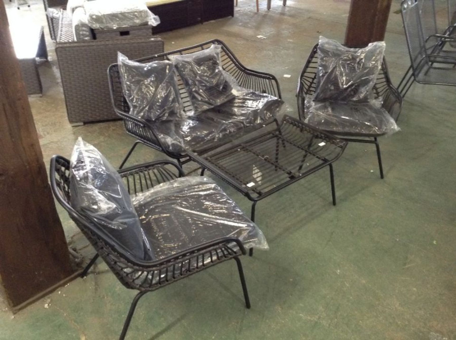 4 Seater BISTRO Set with Cushions (23642/9GCQQ1942)