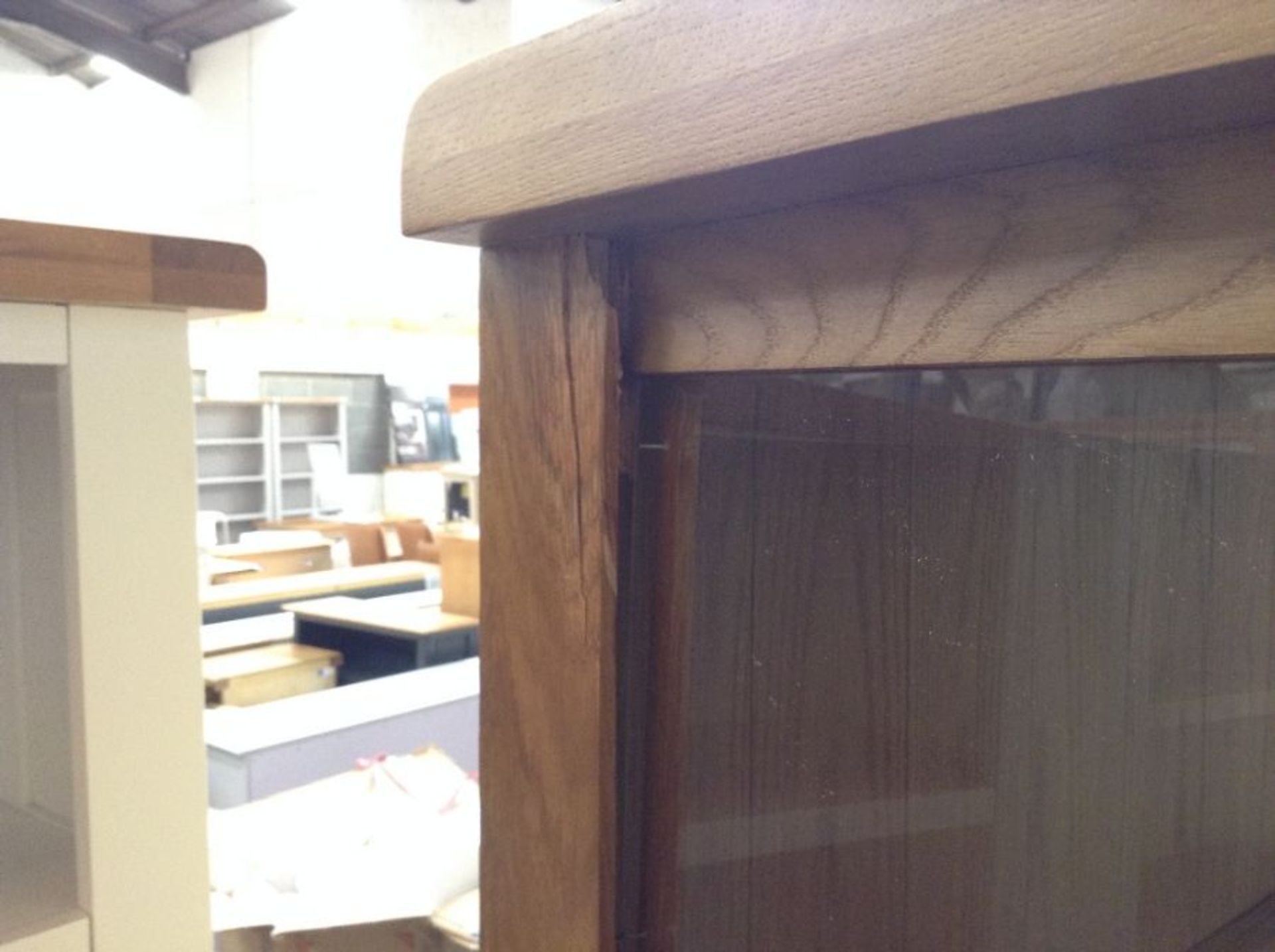 Winchester Oak Display Cabinet (B/133 -CO-DIS)(DAMAGED) - Image 2 of 2