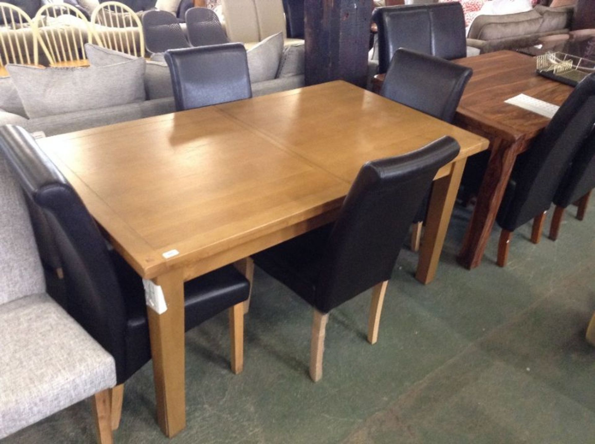 OAK EXTENDING TABLE WITH 4 CONTRAST CHAIRS (SLIGHT