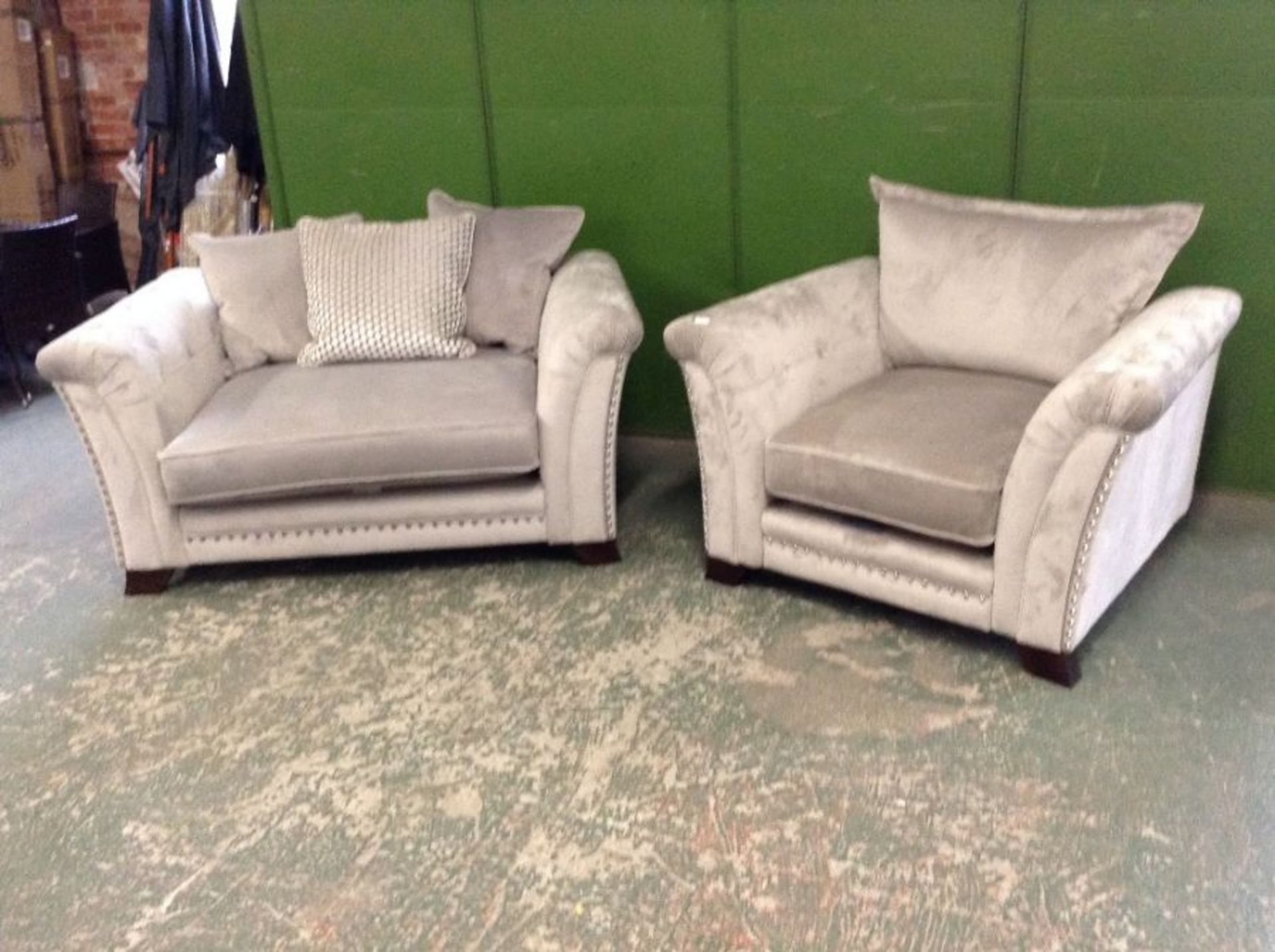 GREY SNUG CHAIR AND CHAIR (HH39-747124-HH39
