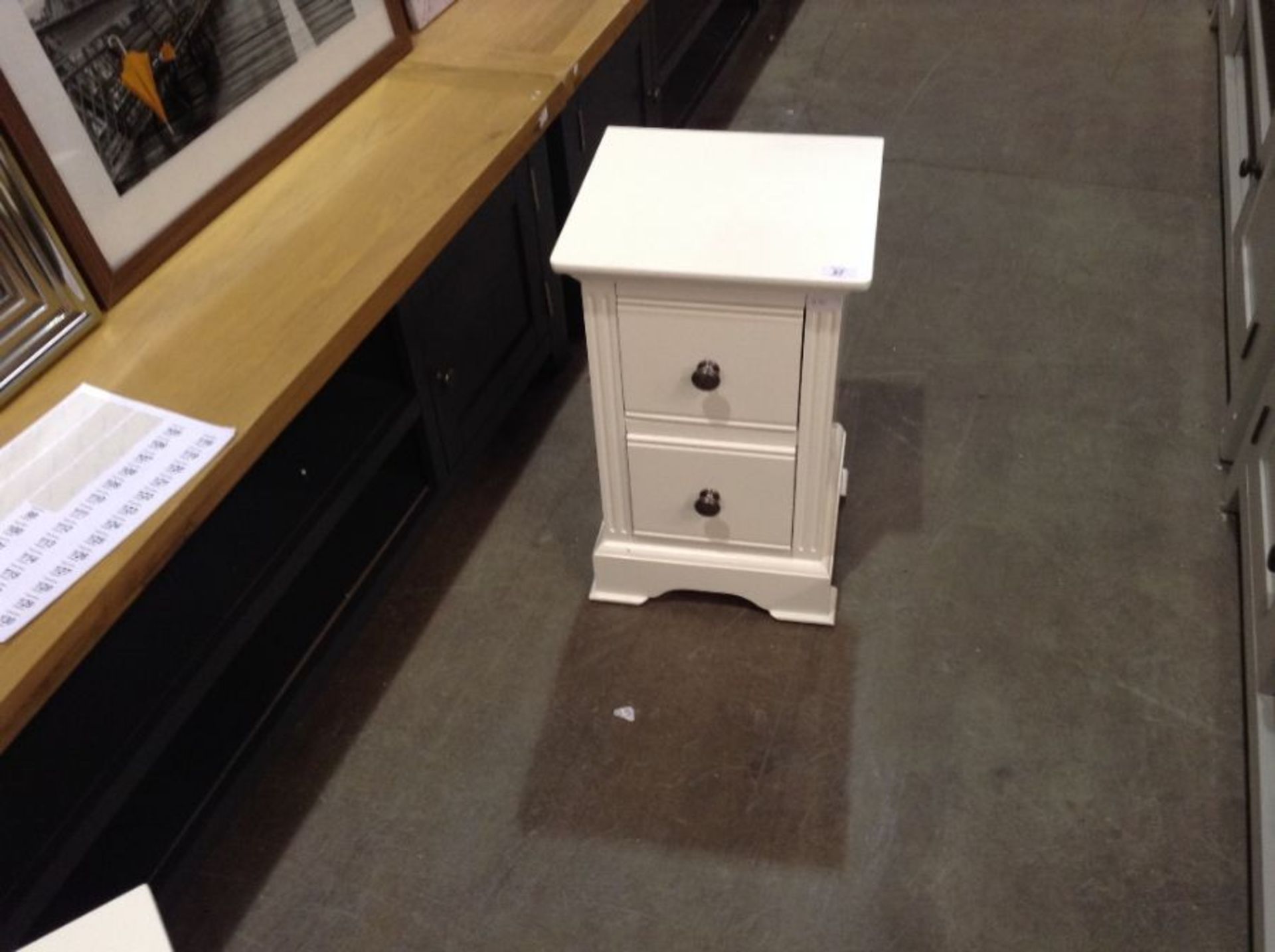 Banbury White Painted Small Bedside Table(B/92 -BP-SBSC-W)