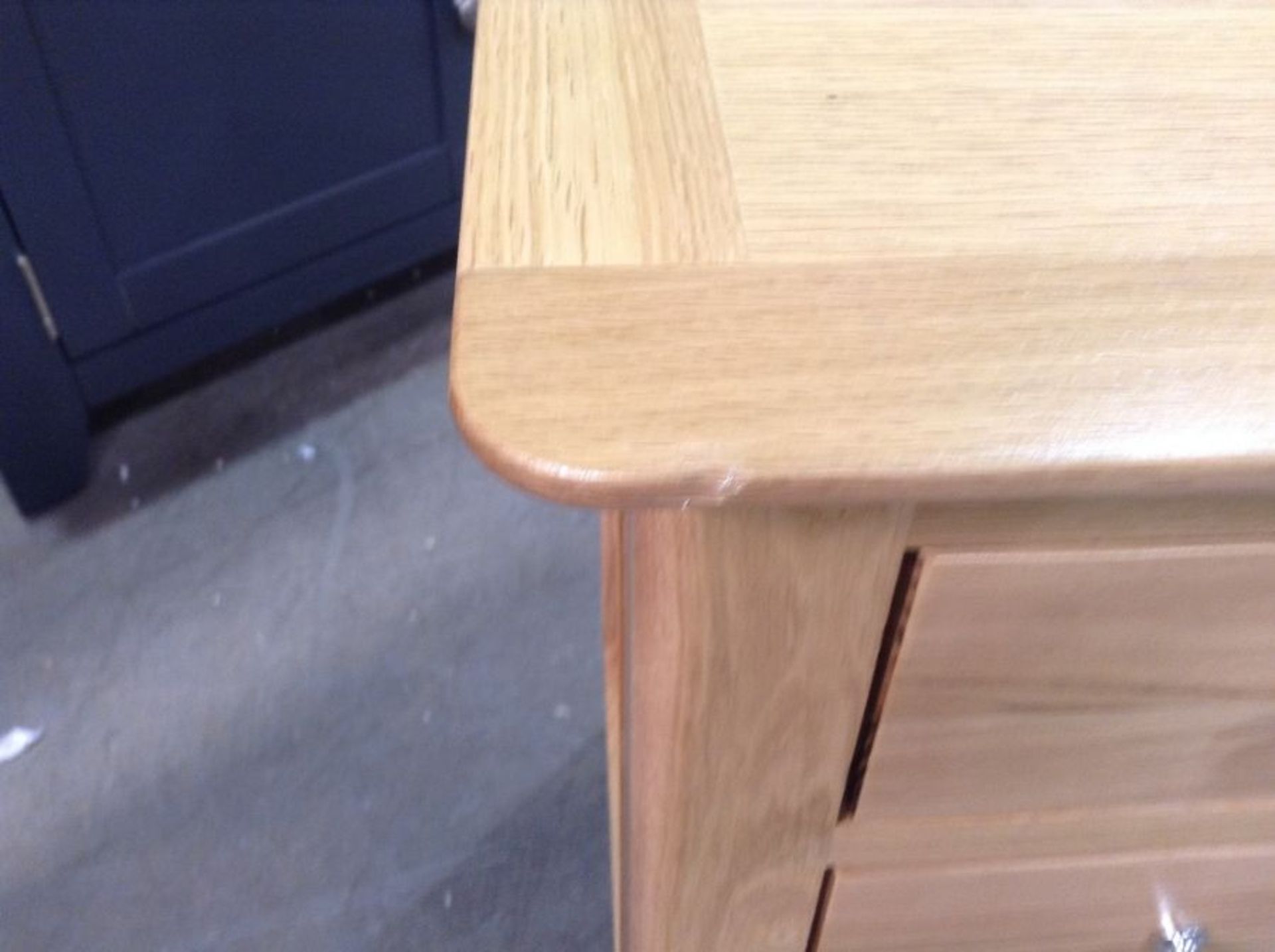 Bergen Oak Small Bedside Cabinet(B/98 -NT-SBSC)(DAMAGED) - Image 2 of 2