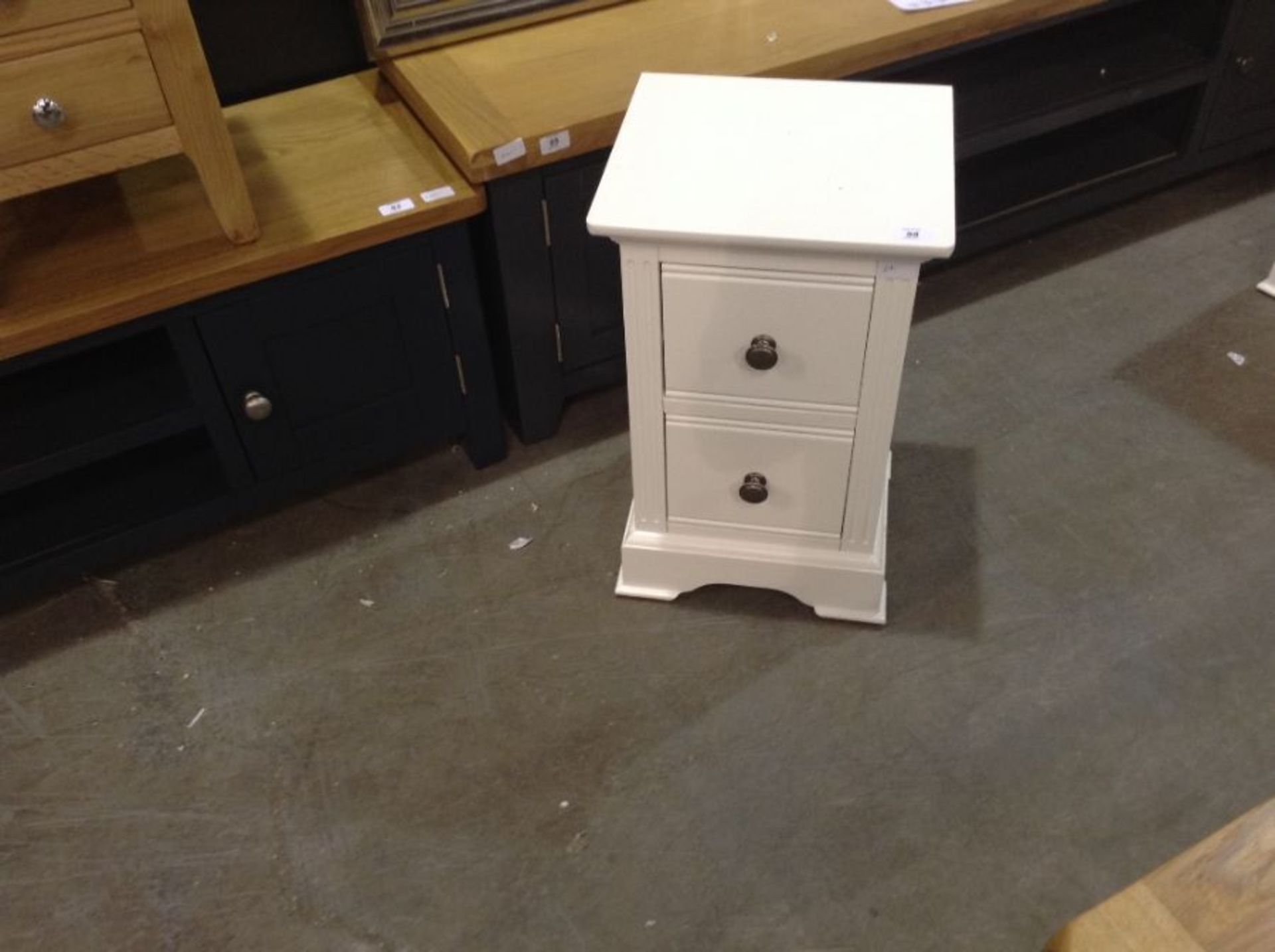 Banbury White Painted Small Bedside Table(B/91 -BP-SBSC-W)