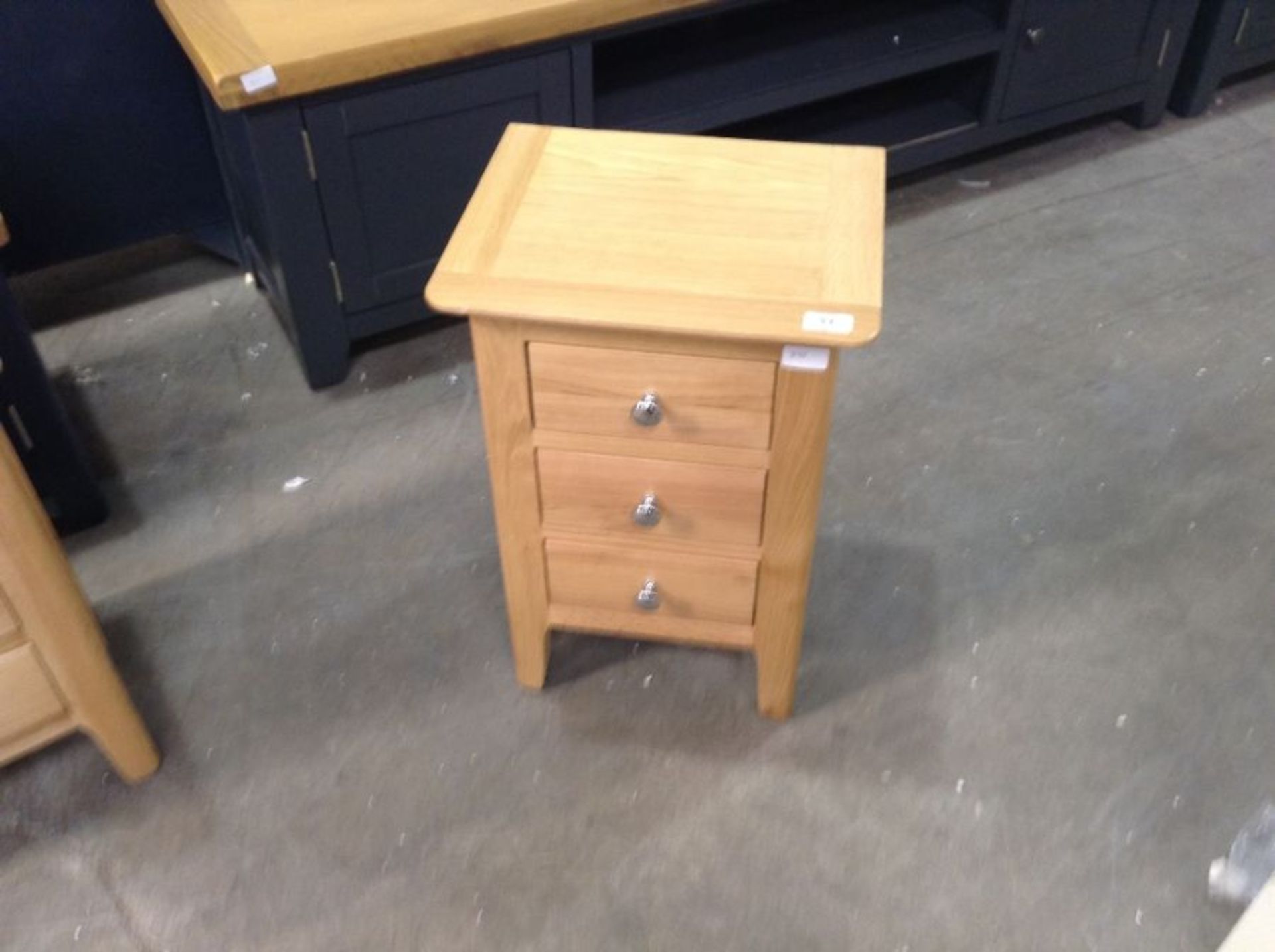 Bergen Oak Small Bedside Cabinet(B/98 -NT-SBSC)(DAMAGED)