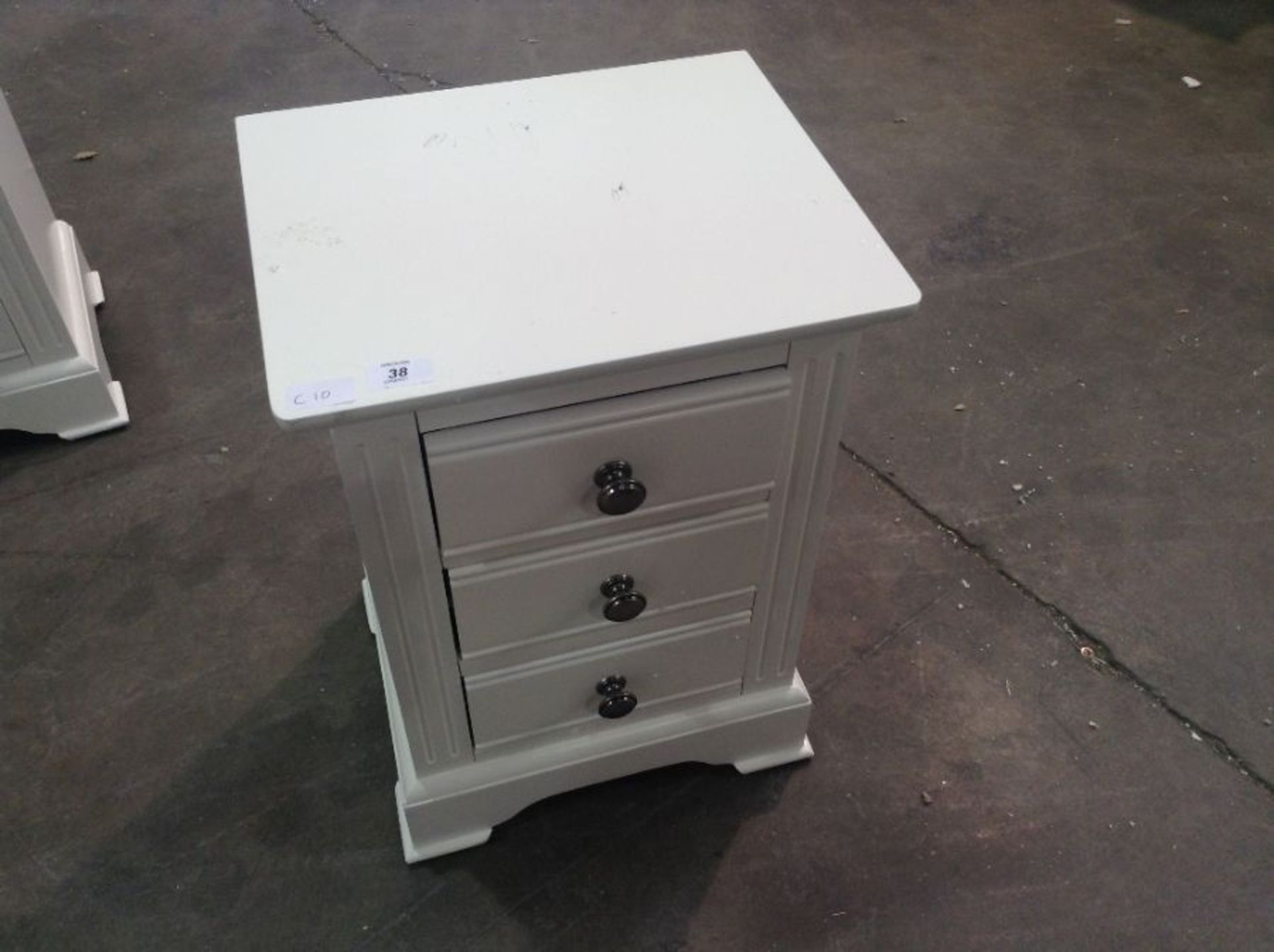 Banbury White Painted Large Bedside Table(C/10 -BP-LBSC-W)(SCRATCHED)