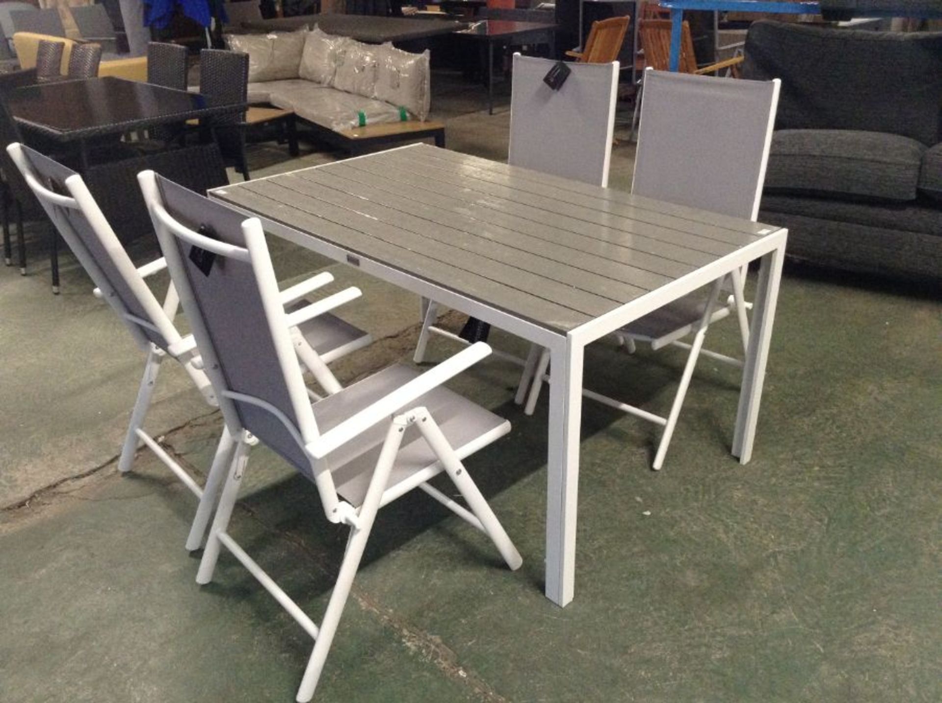 GARDEN TABLE AND 4 X CHAIRS(23195/4 23409/6 23408/