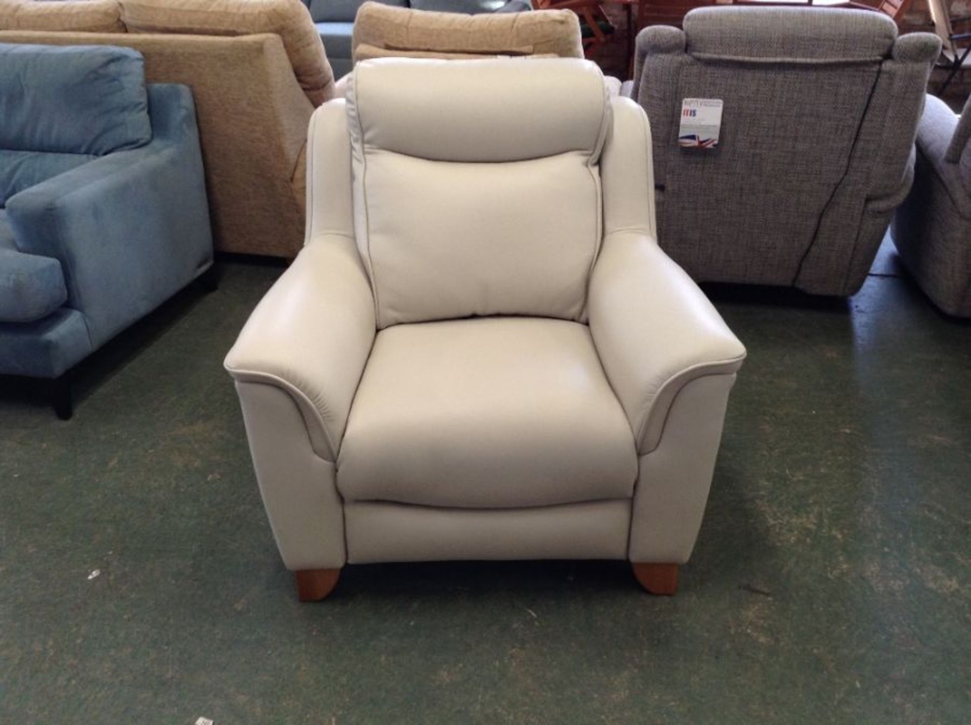CHALK LEATHER CHAIR (TR002286-WO1000014)