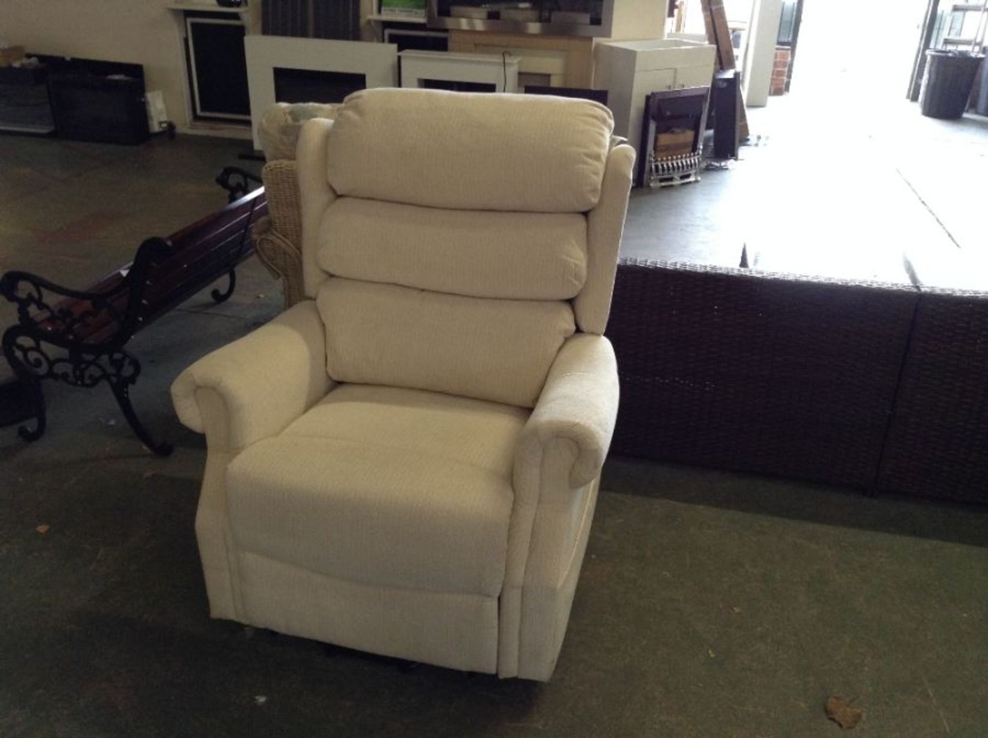 CREAM RISE AND RECLINE CHAIR