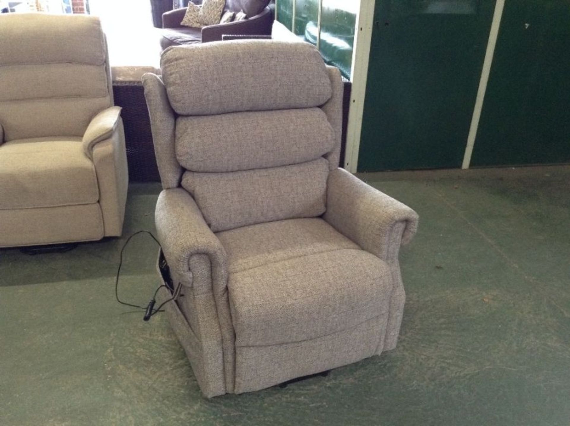 GREY RISE AND RECLINE CHAIR