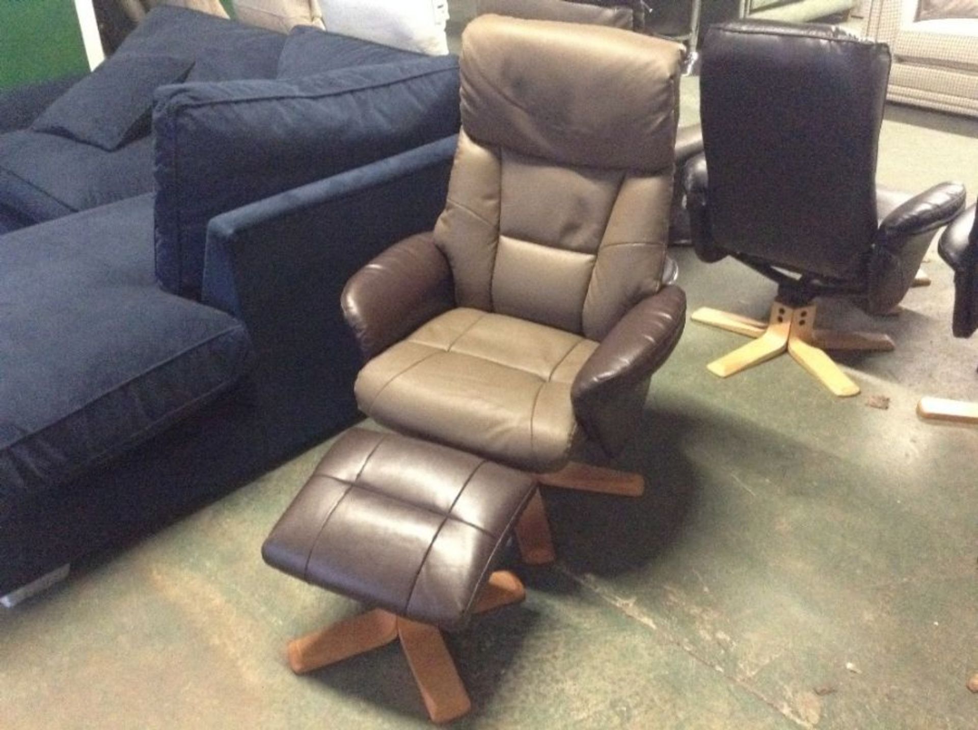 LIGHT BROWN AND DARK BROWN SWIVELLING RECLINING CH