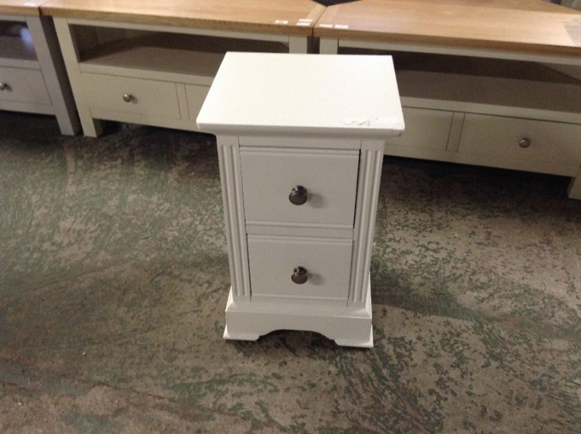 Banbury White Painted Small Bedside Table (H/10 -BP-SBSC-W)(DAMAGED)