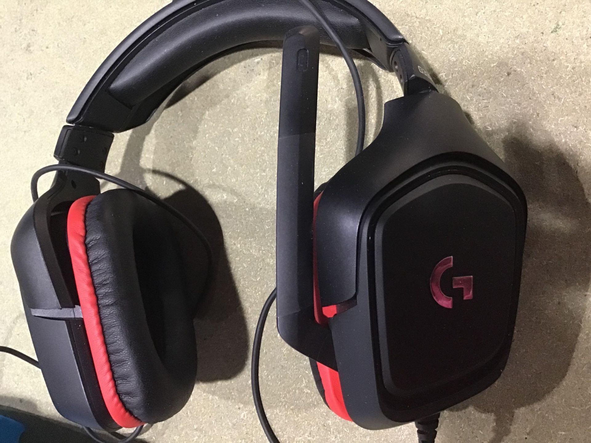Logitech G332 Wired Gaming Headset, 50 mm Audio Drivers, Rotating Leatherette Ear Cups, 3.5 mm - Image 2 of 4
