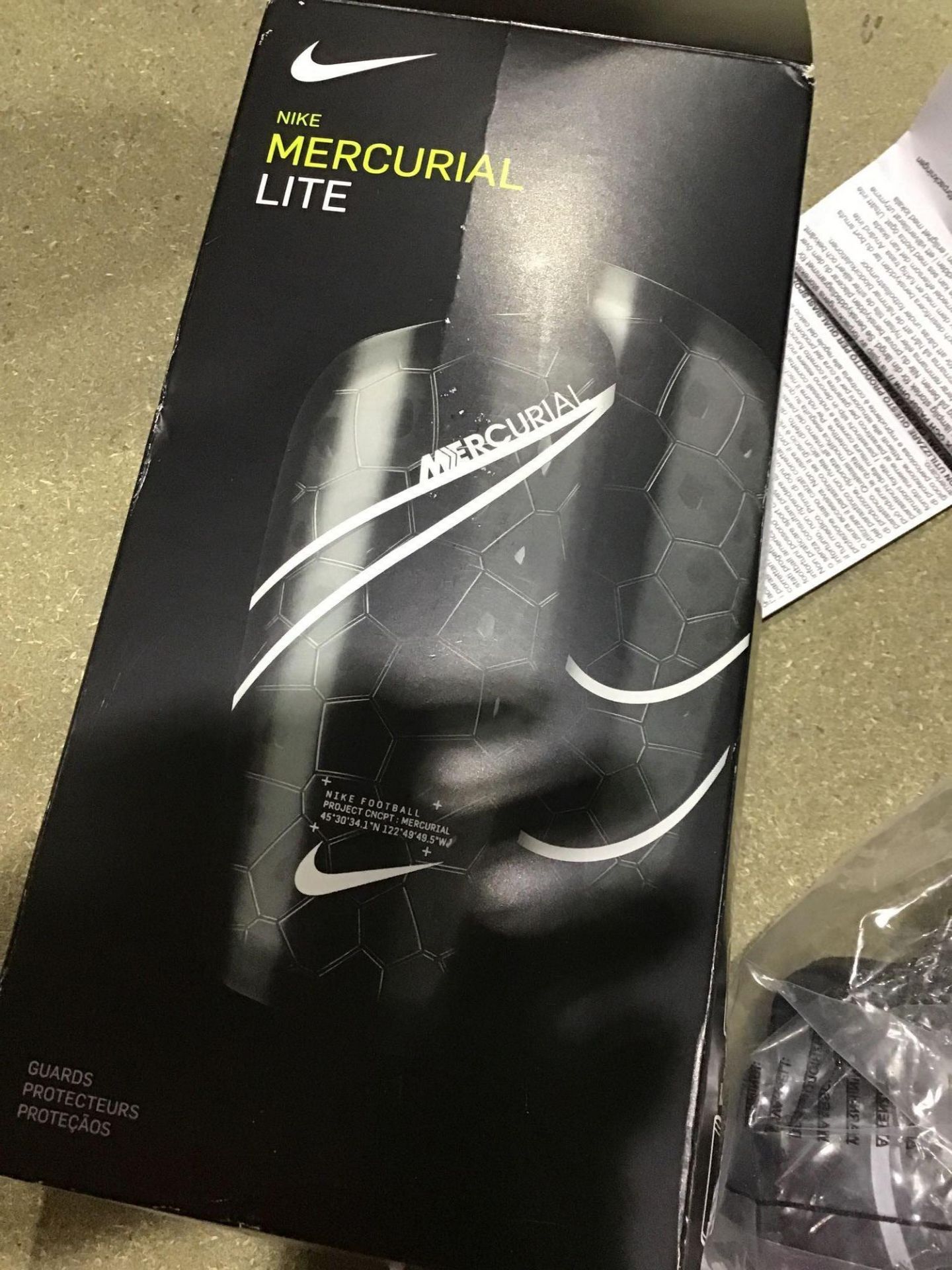 Nike Mercurial Lite Football Shinguards - Image 4 of 5