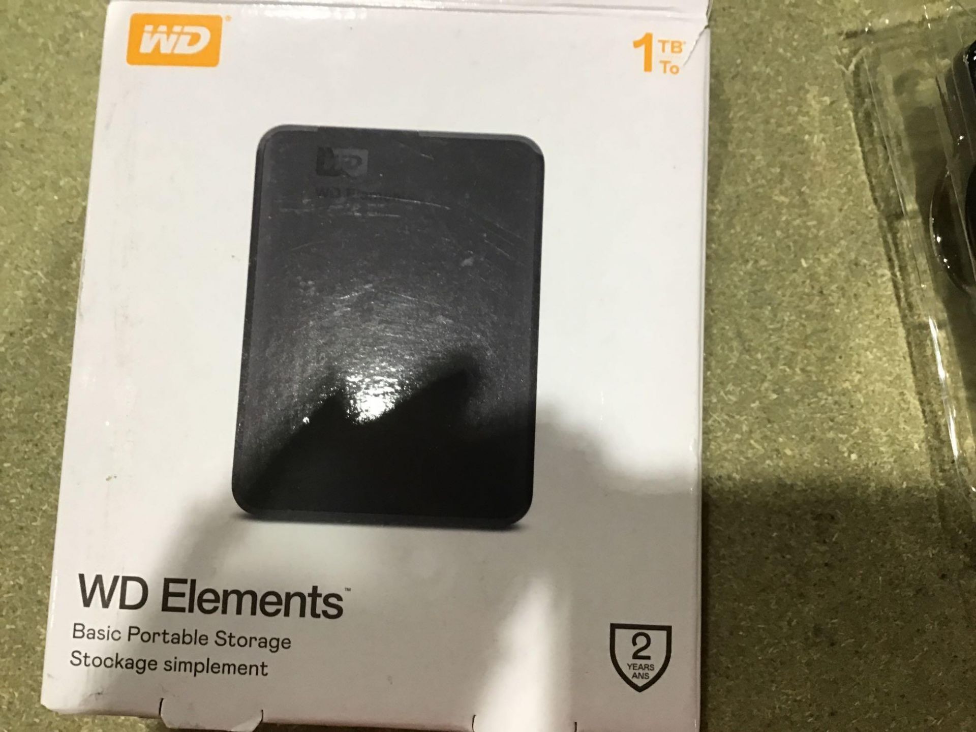 WD 1 TB Elements Portable External Hard Drive - USB 3.0, Black - £39.57 RRP - Image 3 of 4