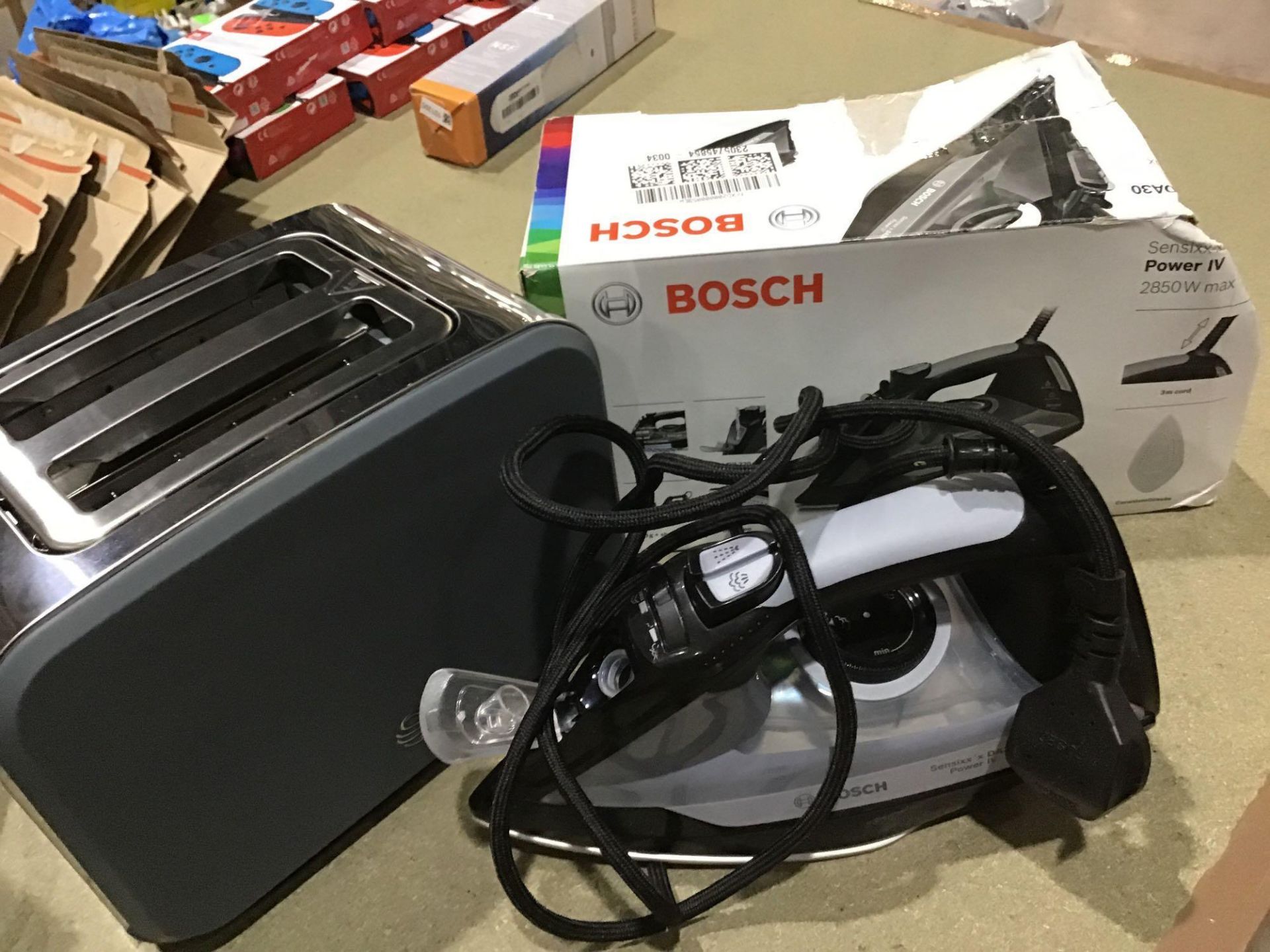 2 Slice Toaster | Bosch TDA3022GB Sensixx'x DA30 Steam Iron, 2850 W, Black/Grey - Image 3 of 4