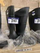 Servus Steel Toed Rubber Boots, Size 3