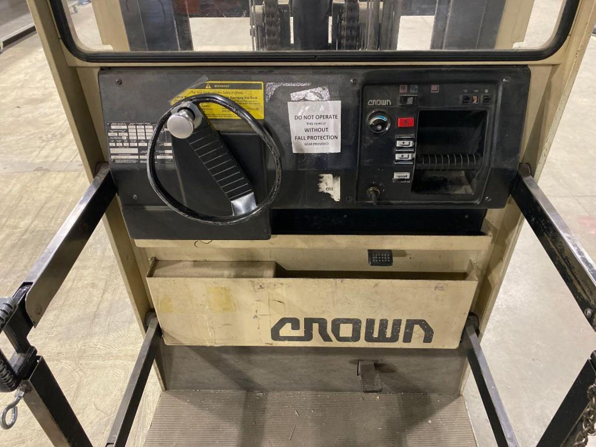 Crown 30SP36TT Electric Lift Truck, 10,096hrs Showing w/ Battery Charger - Image 8 of 11