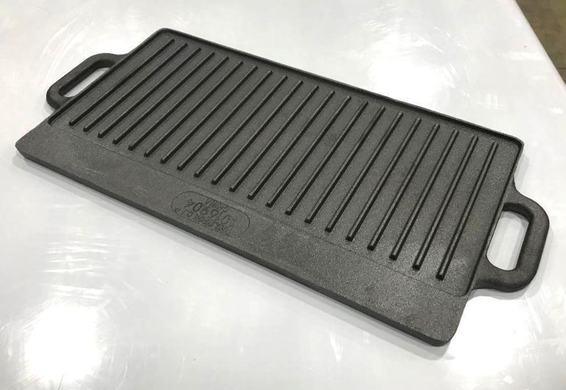 REVERSIBLE CAST IRON GRIDDLE W/ HANDLES, RIBBED/FLAT, TOMLINSON 1024973 - NEW