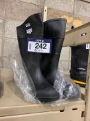 Servus Steel Toed Rubber Boots, Size 3