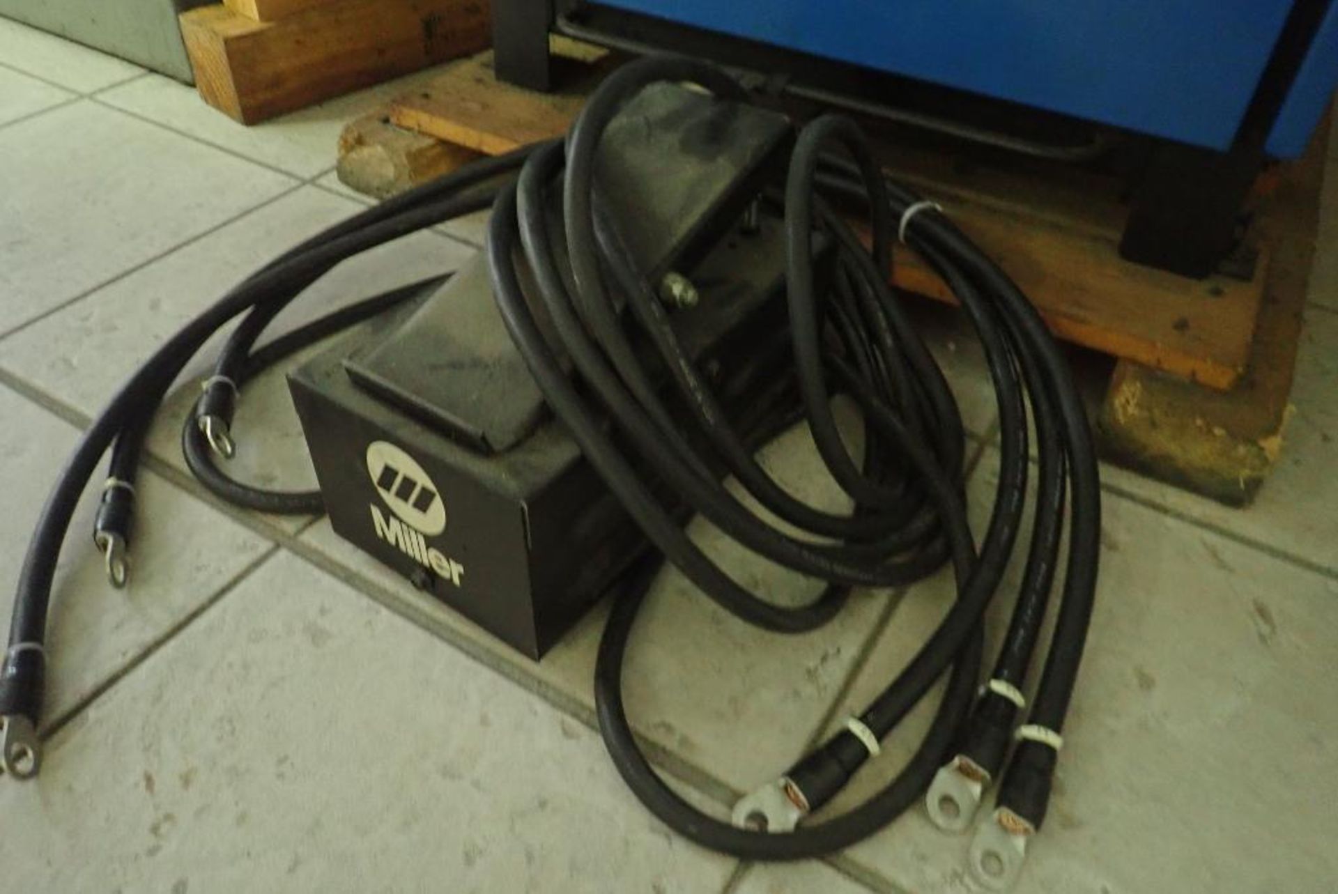 Miller Syncrowave 351 Constant Current AC/DC Arc Welder w/ Foot Control. - Image 3 of 4