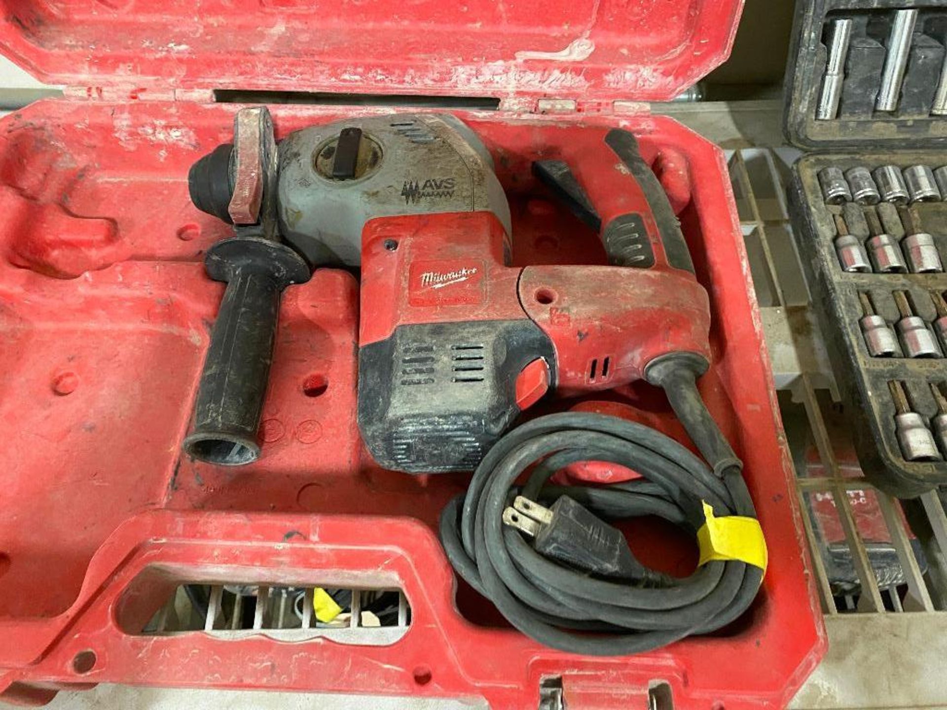 Milwaukee 1" Electric Rotary Hammer - Image 2 of 3