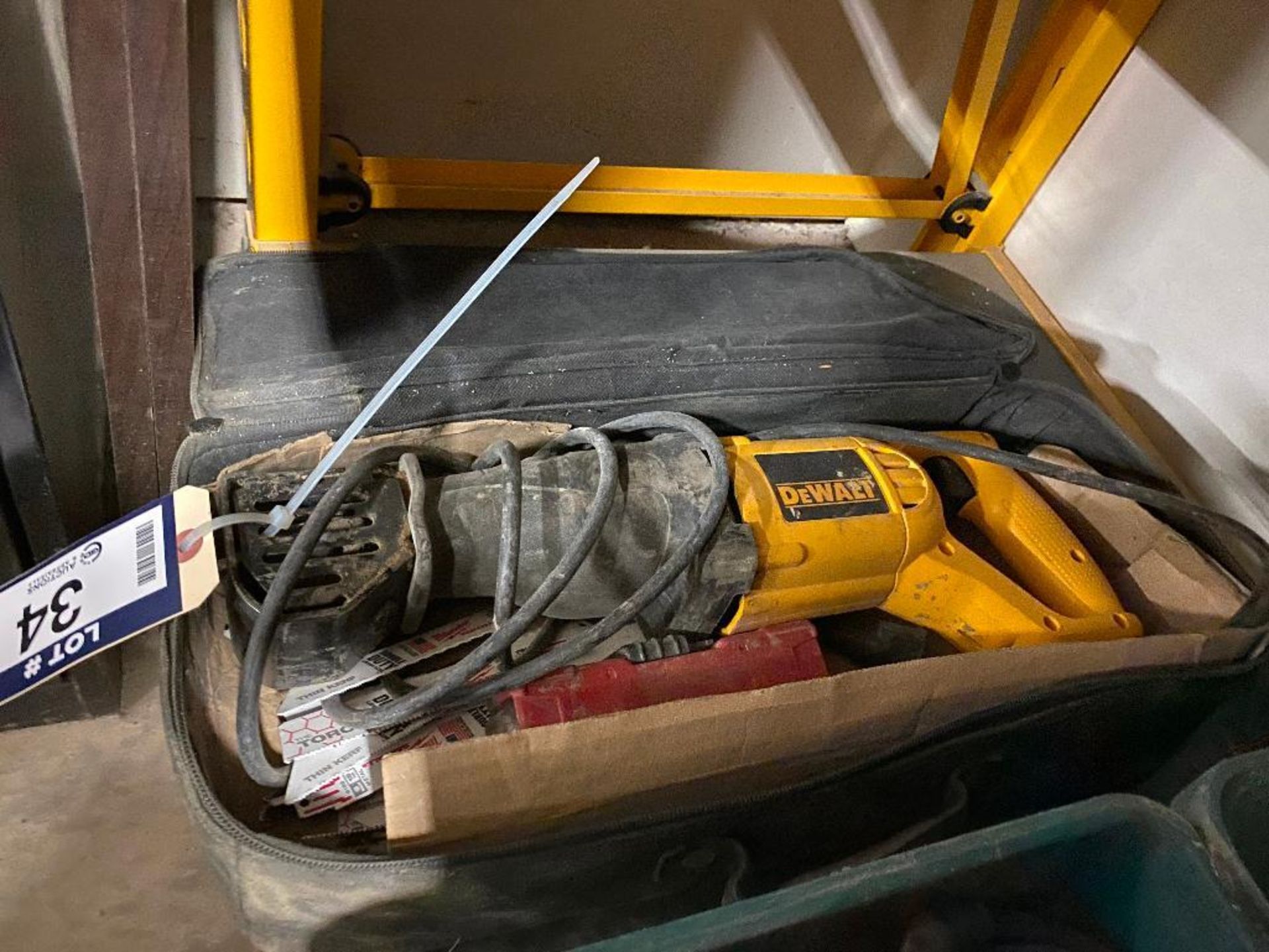 DeWalt DW304P Electric Reciprocating Saw