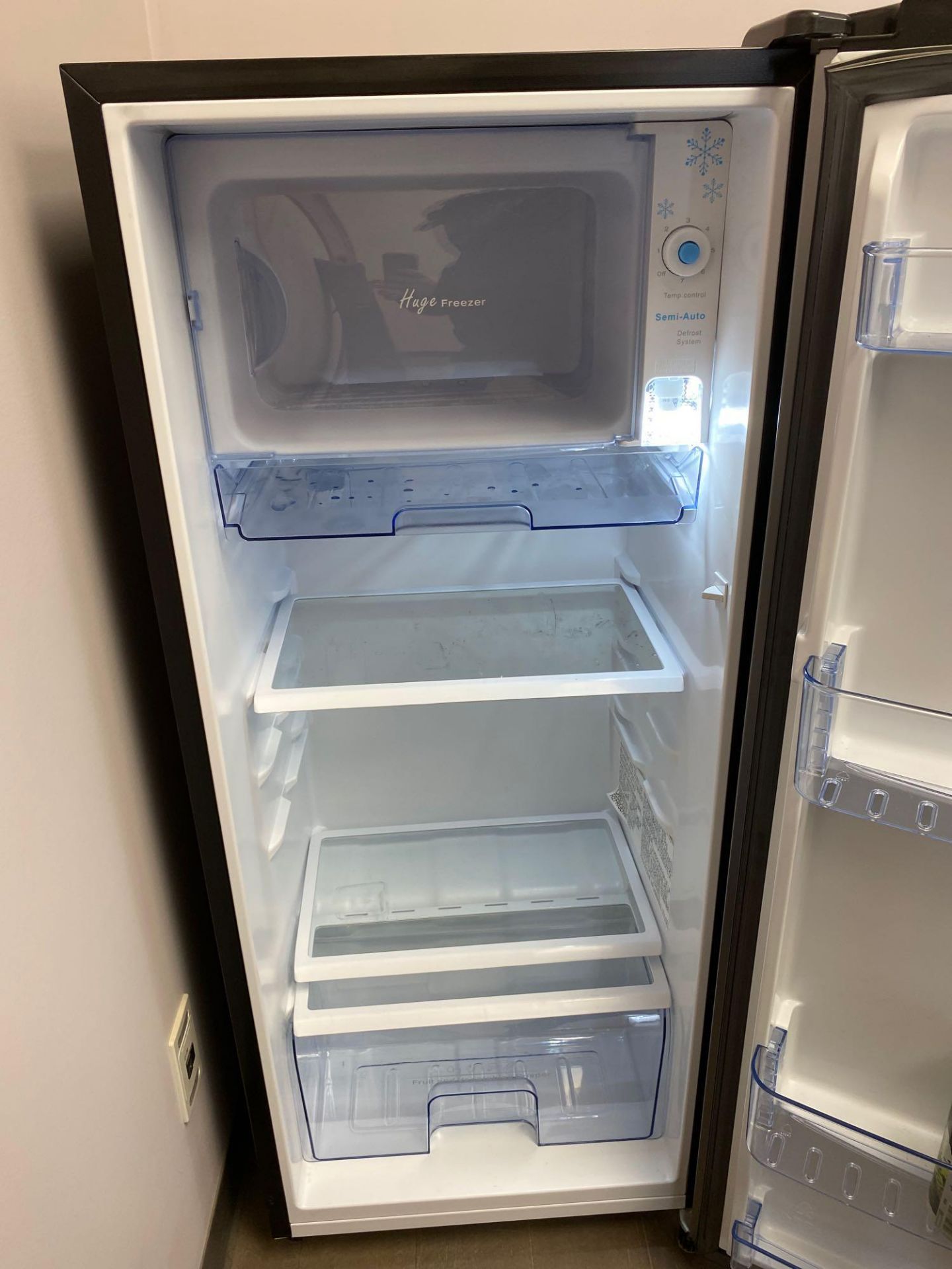 Hisense Refrigerator/ Freezer - Image 2 of 2