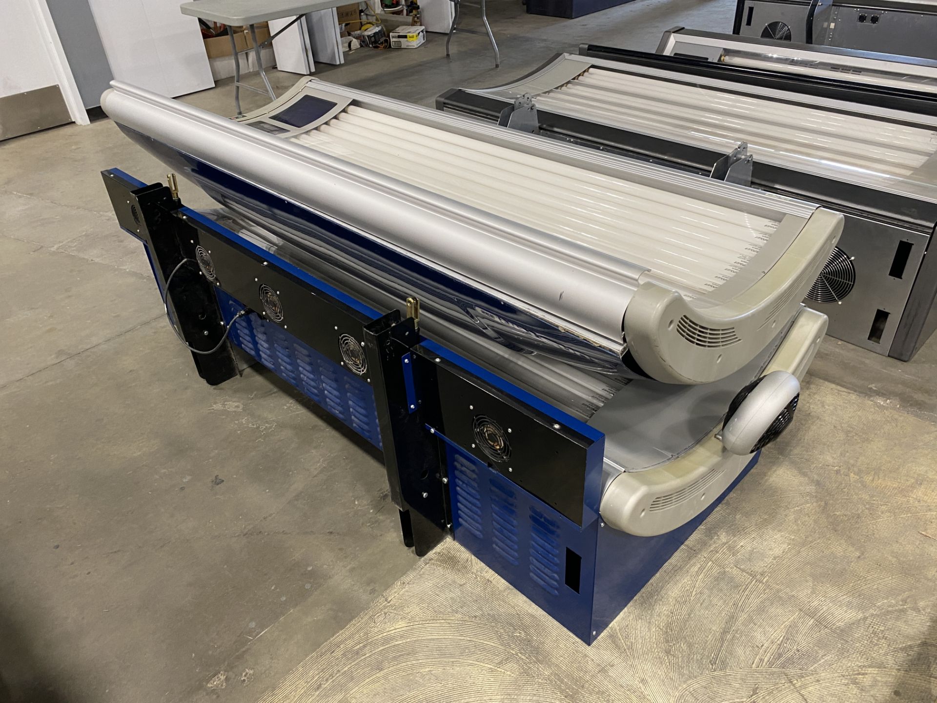 Sunstar T-332-3F Laydown Tanning Bed - Image 3 of 8