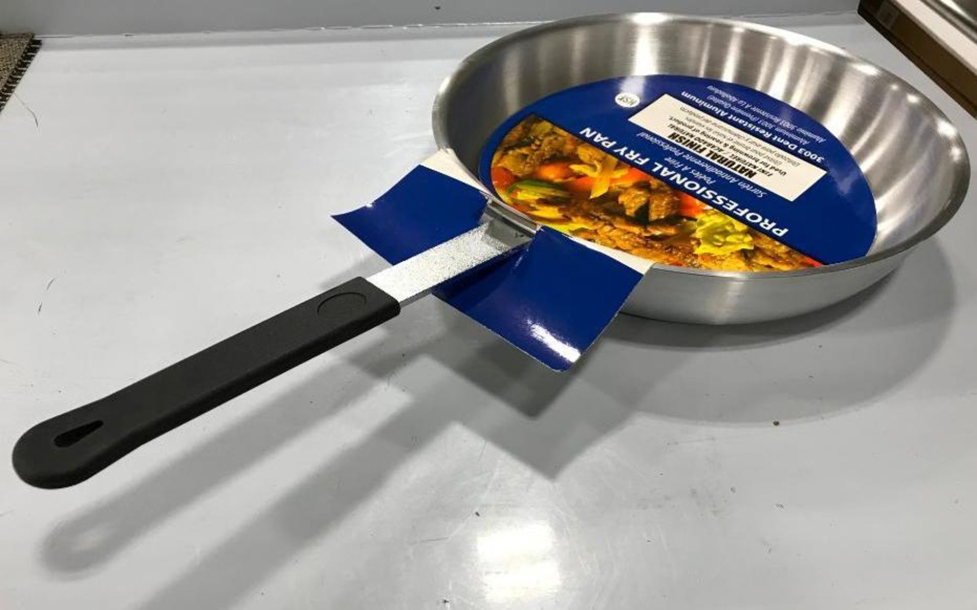 12" ALUMINUM FRY PAN W/NON-SLIP HEAT RESISTANT HANDLE, JR 63232 - NEW - Image 3 of 3