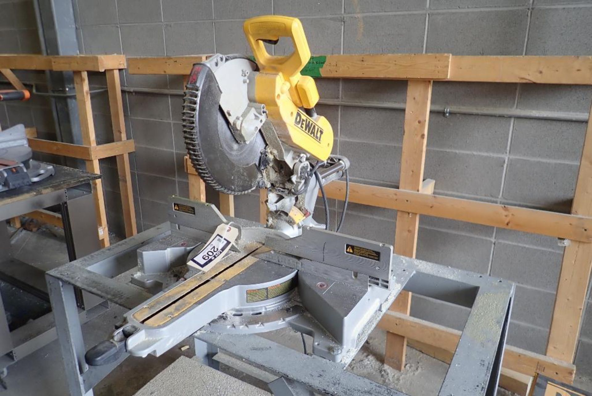 DeWalt 12" Compound Mitre Saw w/ Stand.