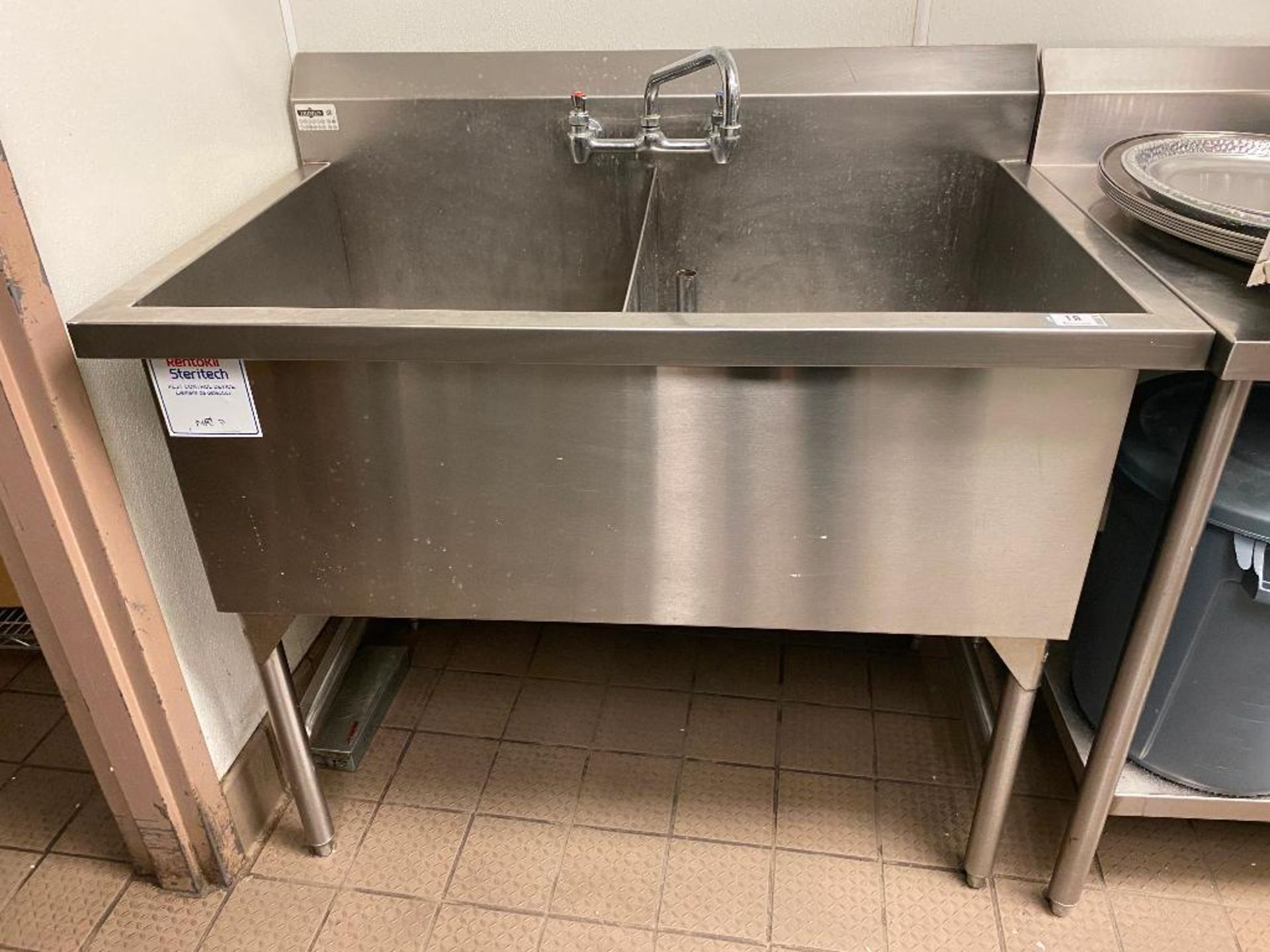 TRIMEN 2 WELL STAINLESS STEEL SINK - NOTE: REQUIRES DISCONNECT, PLEASE INSPECT