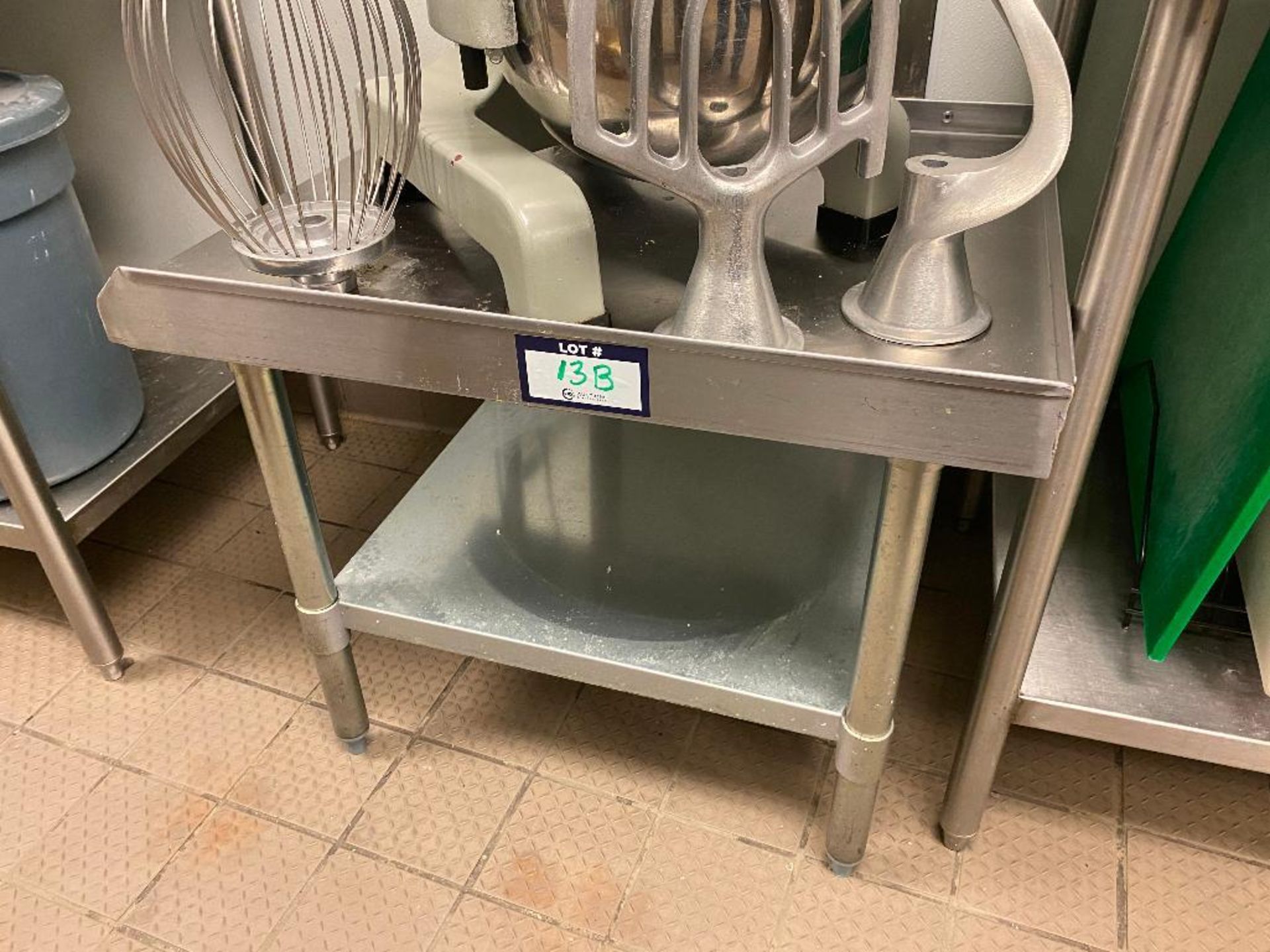 24" STAINLESS STEEL EQUIPMENT STAND