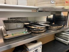 LOT OF ASSORTED PIZZA PANS, WIRE SERVING BASKETS & TACO SERVERS
