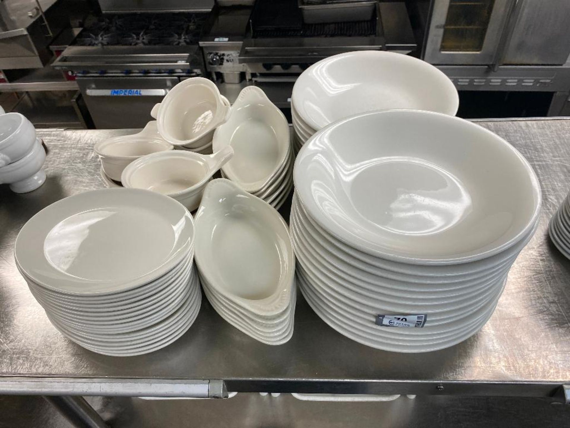 LOT OF ASSORTED DINNERWARE INCLUDING: PLATES, BOWLS, SOUP BOWLS & LASAGNA BOWLS - Image 2 of 4