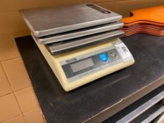 LOT OF (3) ASSORTED KITCHEN SCALES INCLUDING (1) TANITA KD-200