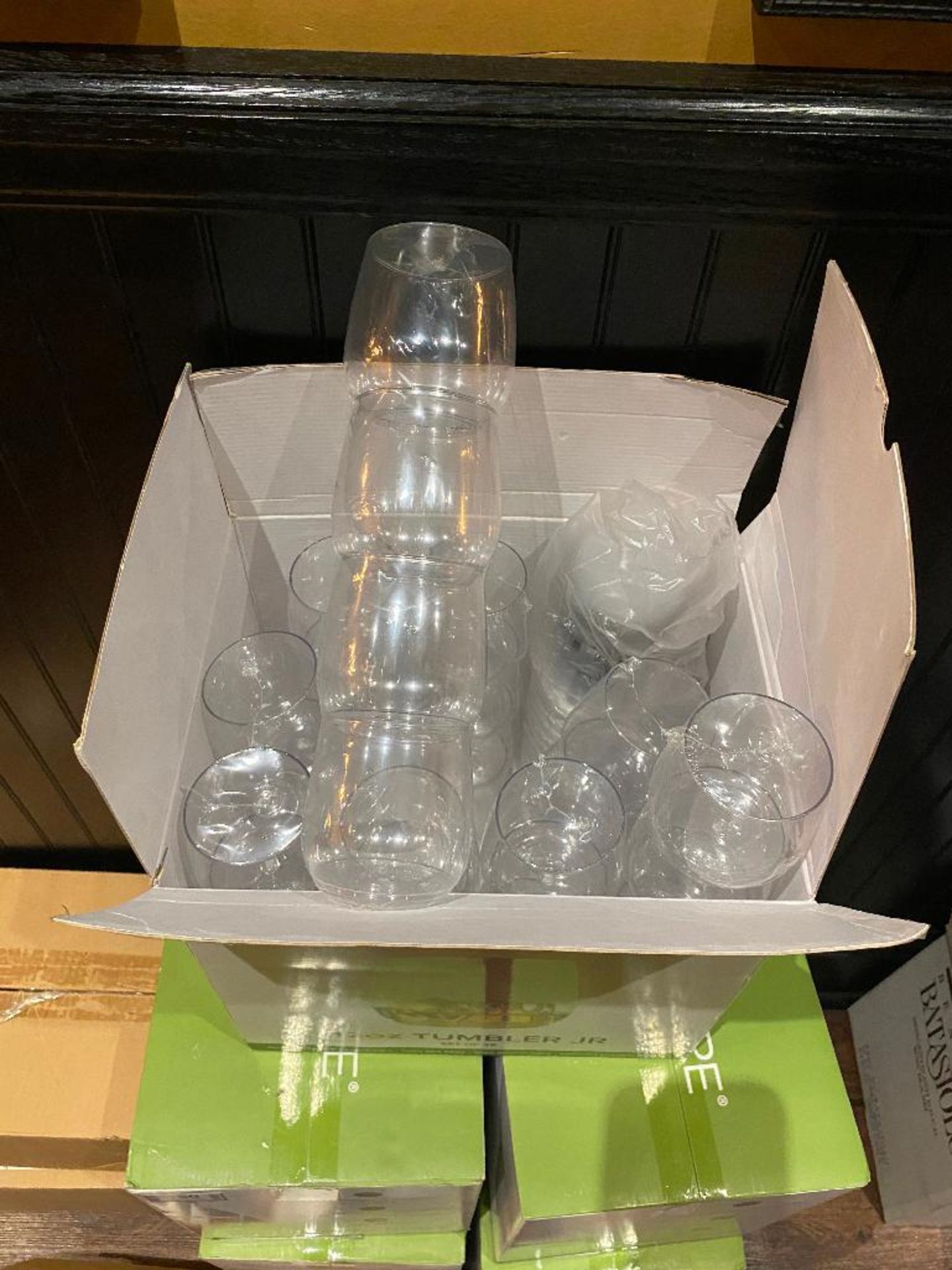 LOT OF (5) BOXES OF 12 OZ PLASTIC TUMBLERS & (2) BOXES OF PLASTIC GUINNESS GLASSES - Image 3 of 5