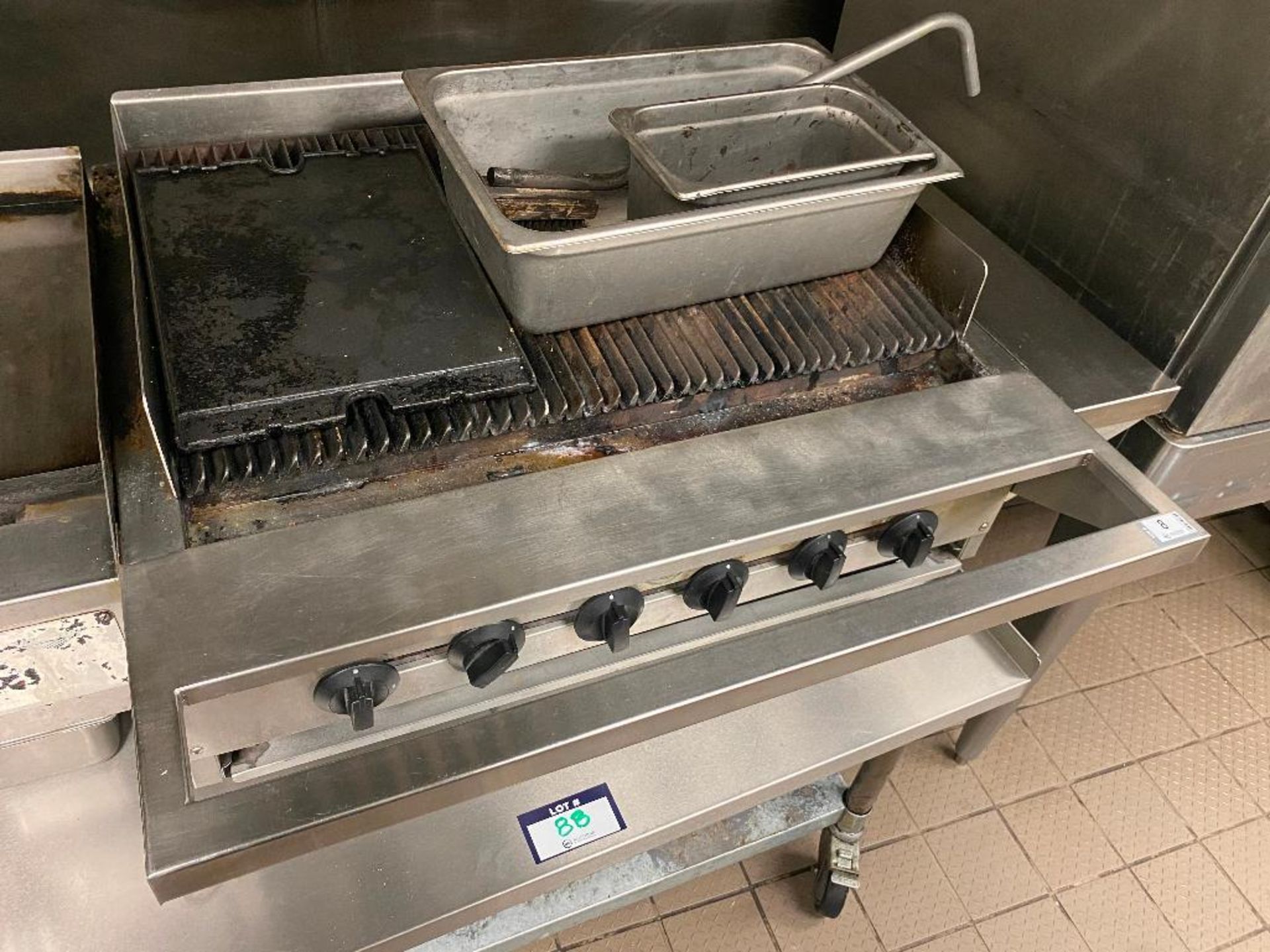 WELLS 6 BURNER CHARBROILER - NOTE: REQUIRES DISCONNECT, PLEASE INSPECT - Image 2 of 4