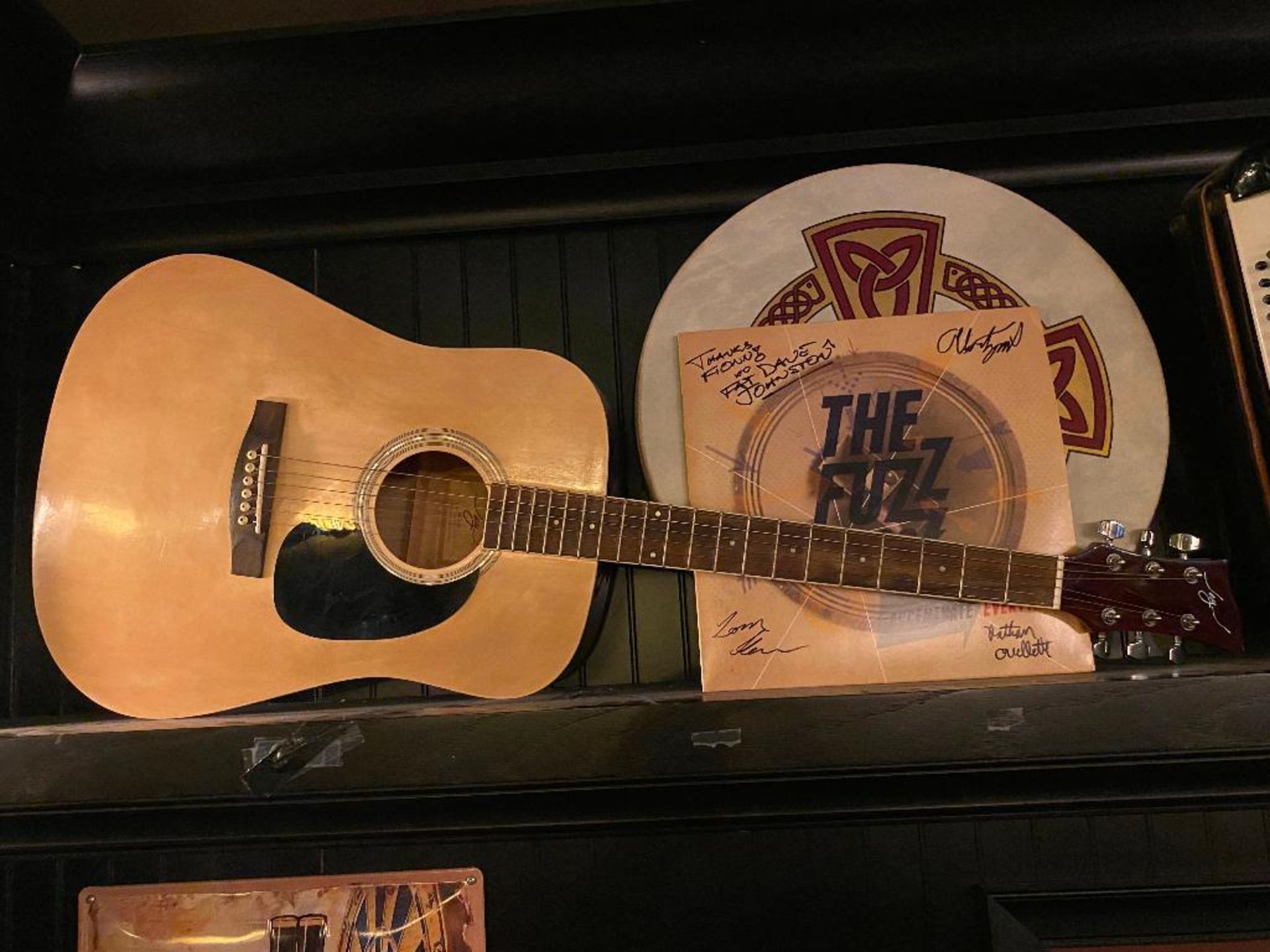 WOODEN WALL SHELF WITH ASSORTED MUSICAL INSTRUMENTS - NOTE: REQUIRES REMOVAL FROM WALL, PLEASE INSPE - Image 5 of 5