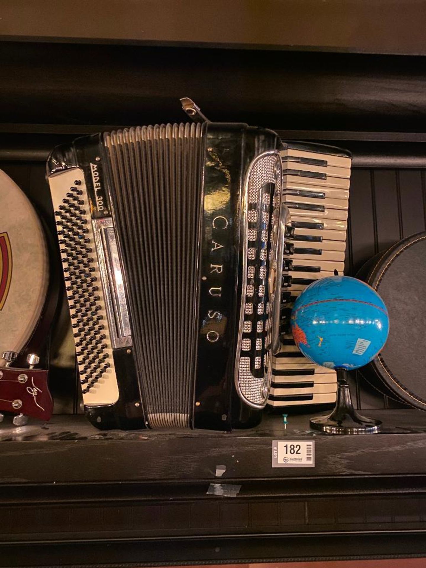 WOODEN WALL SHELF WITH ASSORTED MUSICAL INSTRUMENTS - NOTE: REQUIRES REMOVAL FROM WALL, PLEASE INSPE - Image 4 of 5