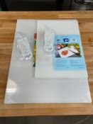 24" X 18" AND 18" X 12" WHITE BOARDS/BRUSHES - LOT OF 2 SETS (4PCS)