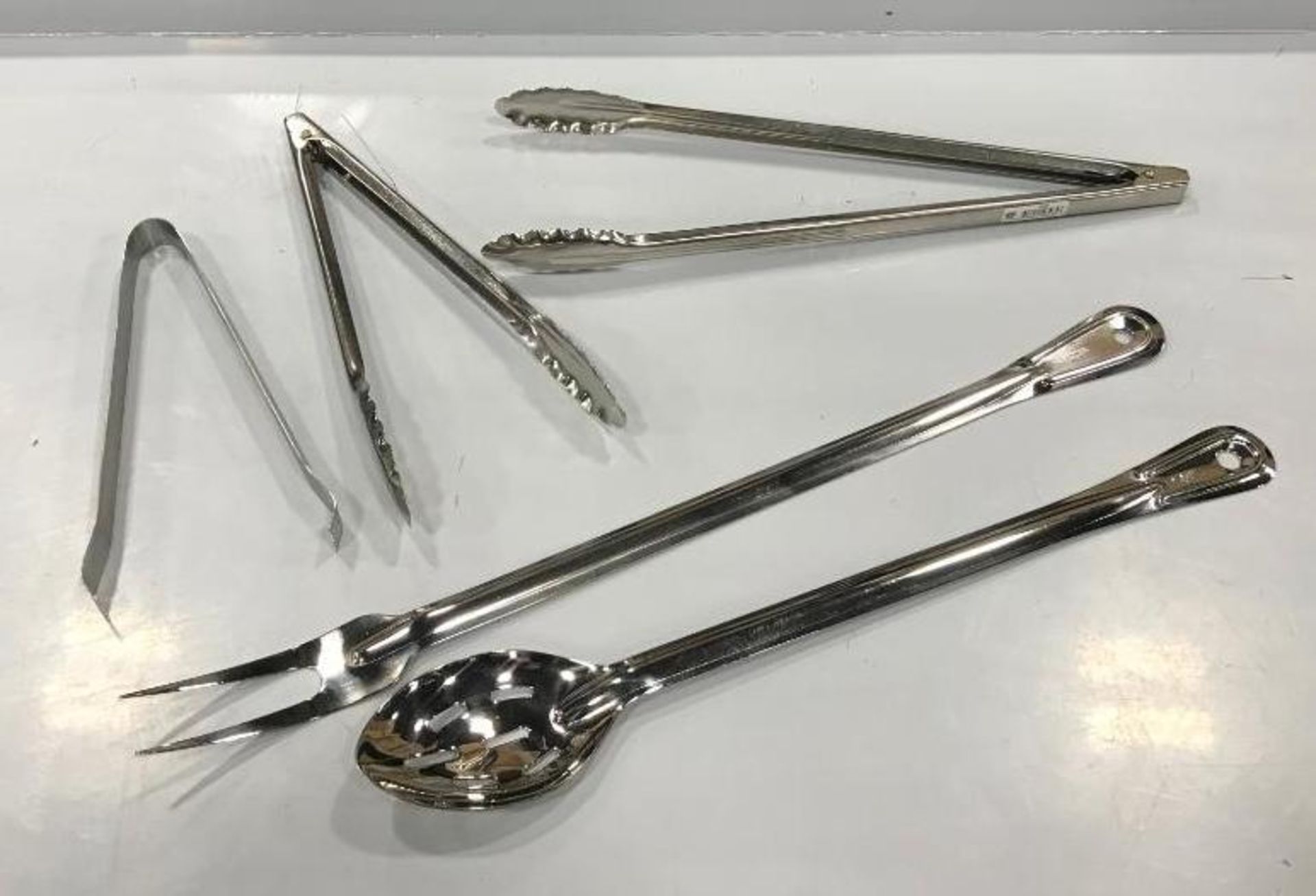 NEW BBQ UTENSILS SET INCLUDING: 16" & 11" STAINLESS STEEL TONGS, 21" COOK'S FORK & 18" SLOTTED