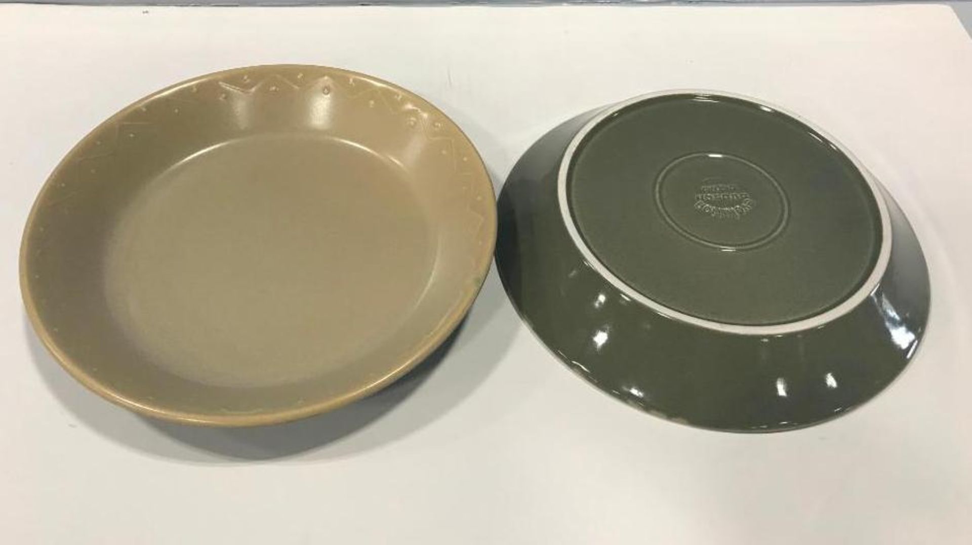 DUDSON GREEN & SAND SALAD BOWL 9.5" - 18/CASE, MADE IN ENGLAND
