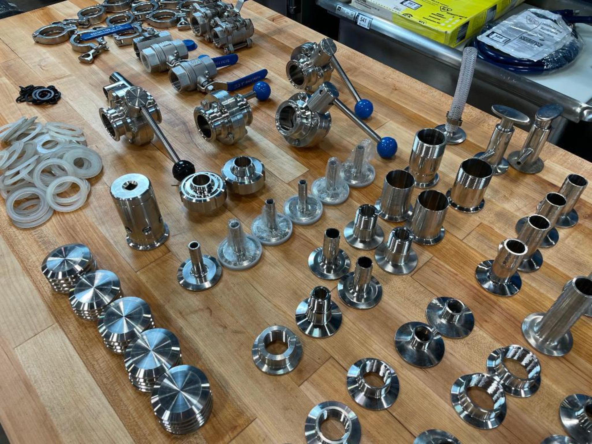 HUGE LOT STAINLESS BREW FIXTURES - CLAMPS, VALVES, STEMS, STEMS/BARBS - Image 7 of 10